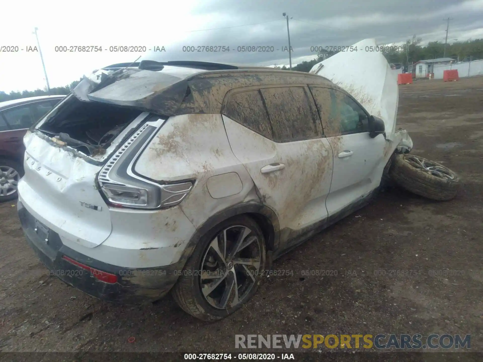 4 Photograph of a damaged car YV4162UM7L2237585 VOLVO XC40 2020