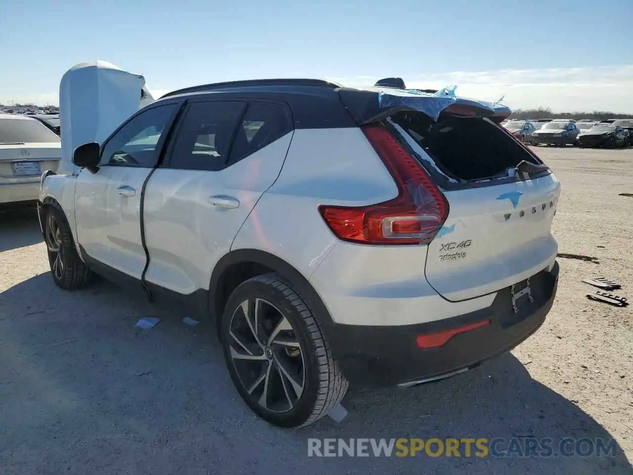 2 Photograph of a damaged car YV4162UM7L2310177 VOLVO XC40 2020