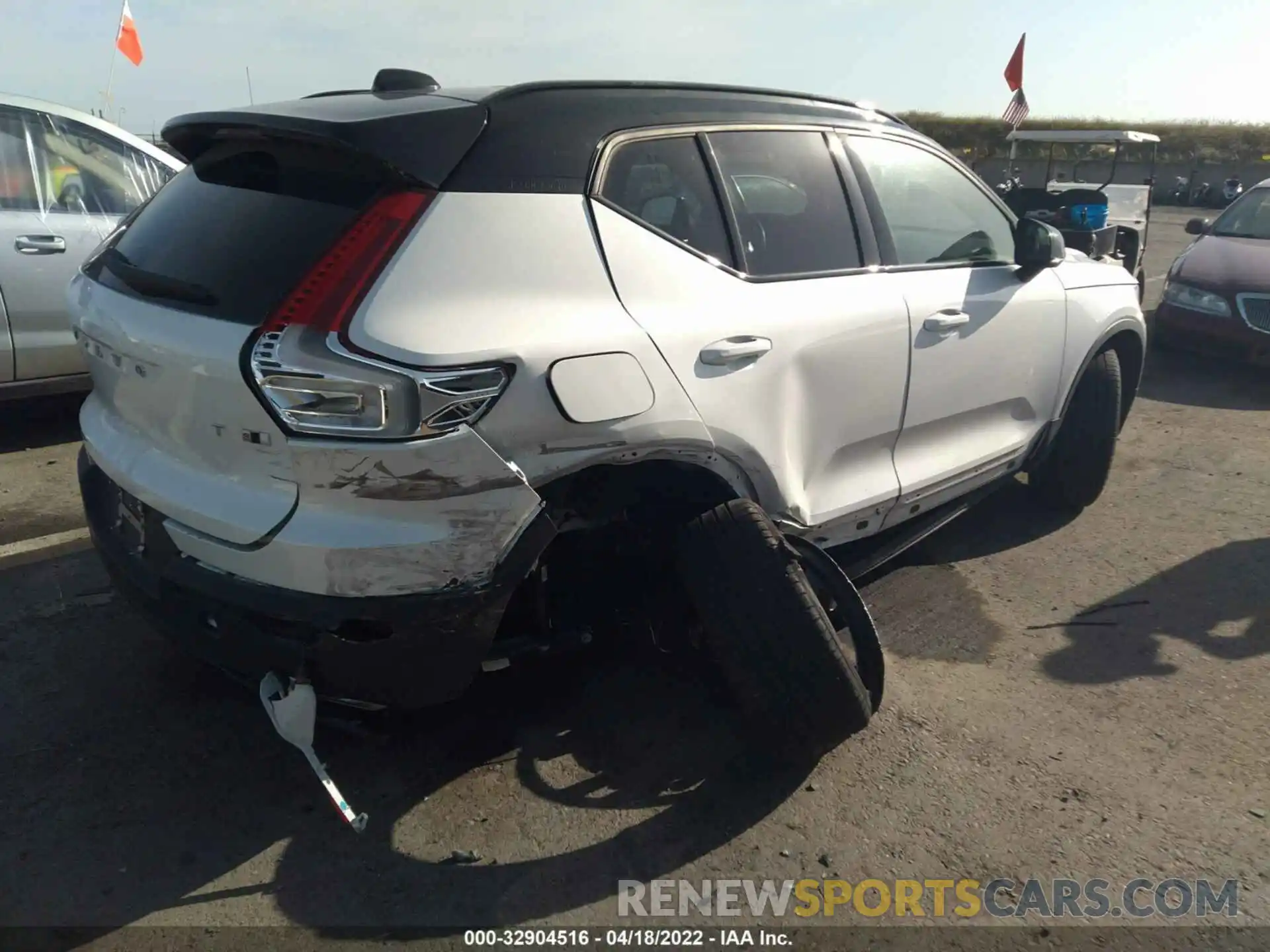 4 Photograph of a damaged car YV4162UM7L2347388 VOLVO XC40 2020