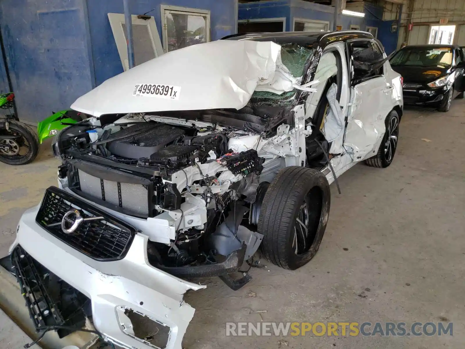 2 Photograph of a damaged car YV4162UM8L2246053 VOLVO XC40 2020