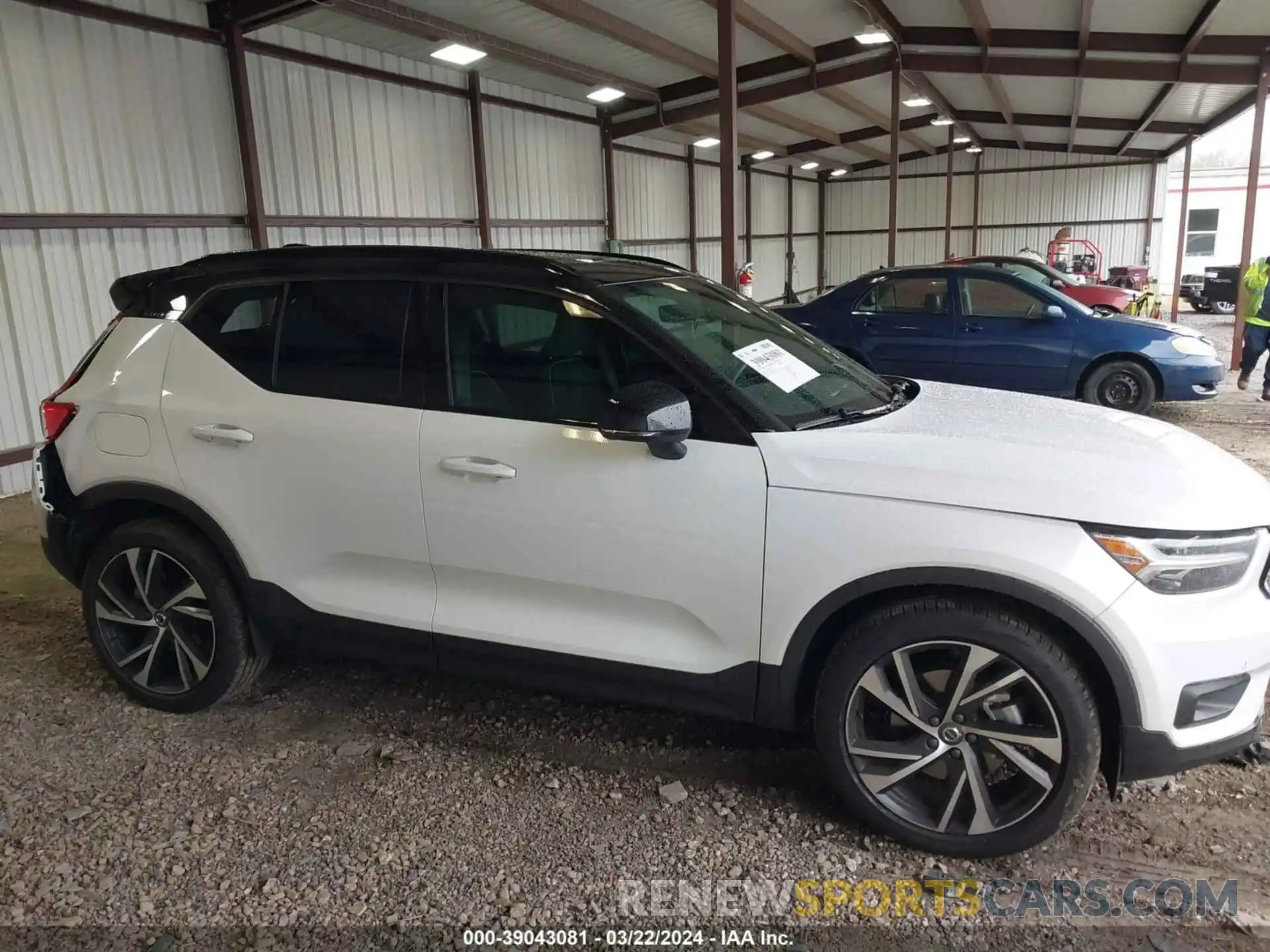 13 Photograph of a damaged car YV4162UM8L2268733 VOLVO XC40 2020