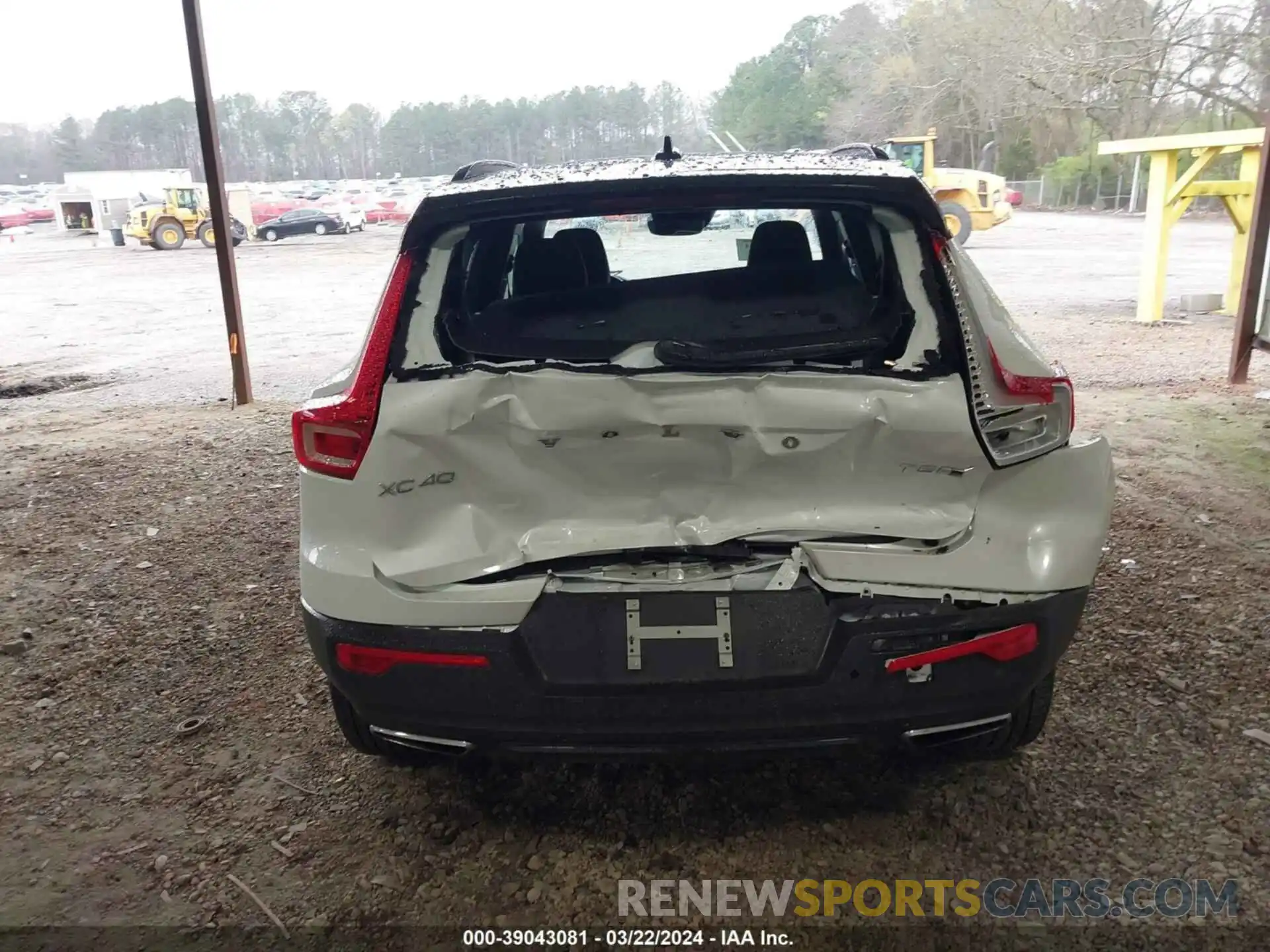 6 Photograph of a damaged car YV4162UM8L2268733 VOLVO XC40 2020