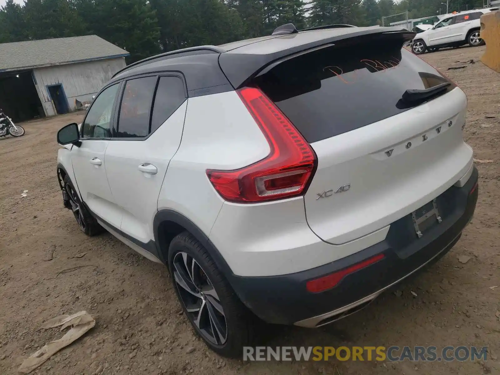 3 Photograph of a damaged car YV4162UM8L2297438 VOLVO XC40 2020