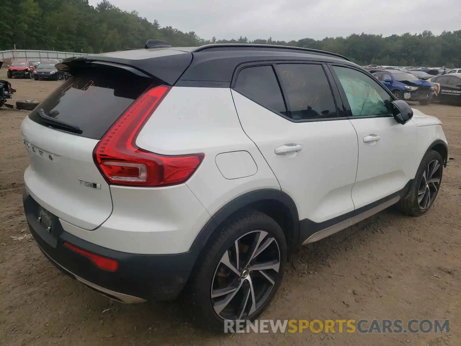 4 Photograph of a damaged car YV4162UM8L2297438 VOLVO XC40 2020