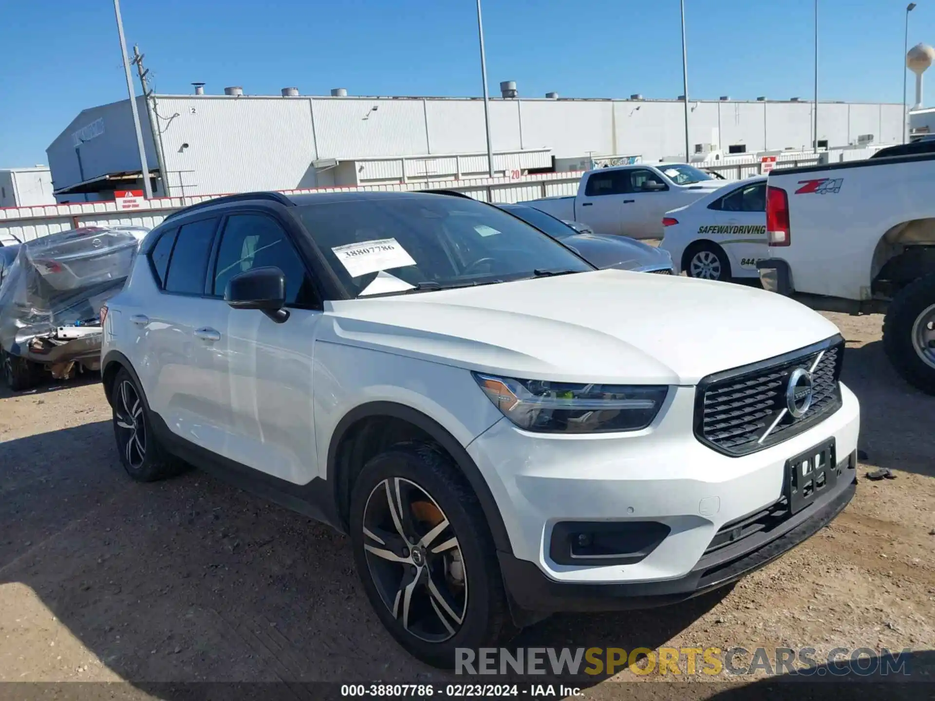 1 Photograph of a damaged car YV4162UM8L2341440 VOLVO XC40 2020