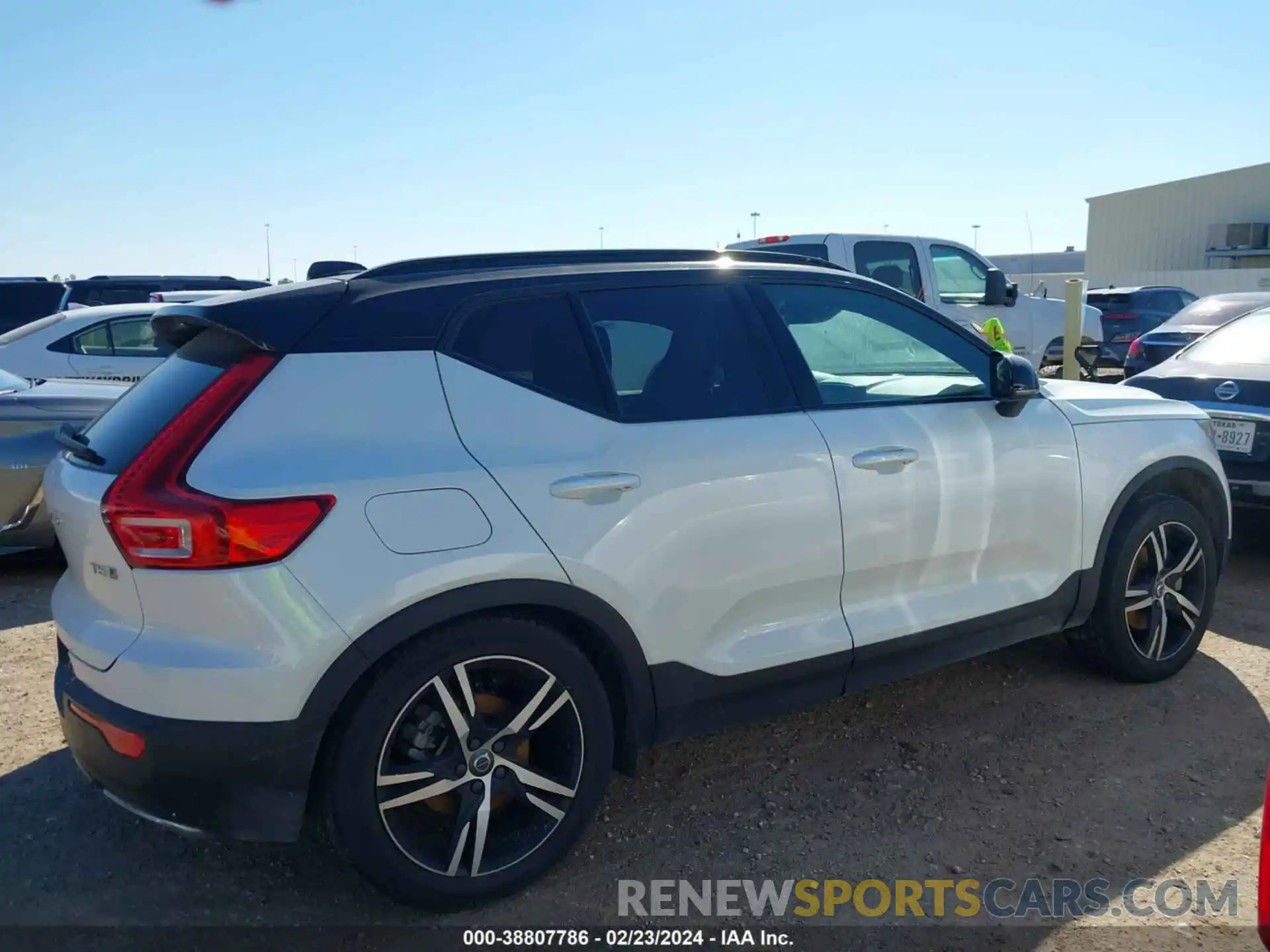 13 Photograph of a damaged car YV4162UM8L2341440 VOLVO XC40 2020