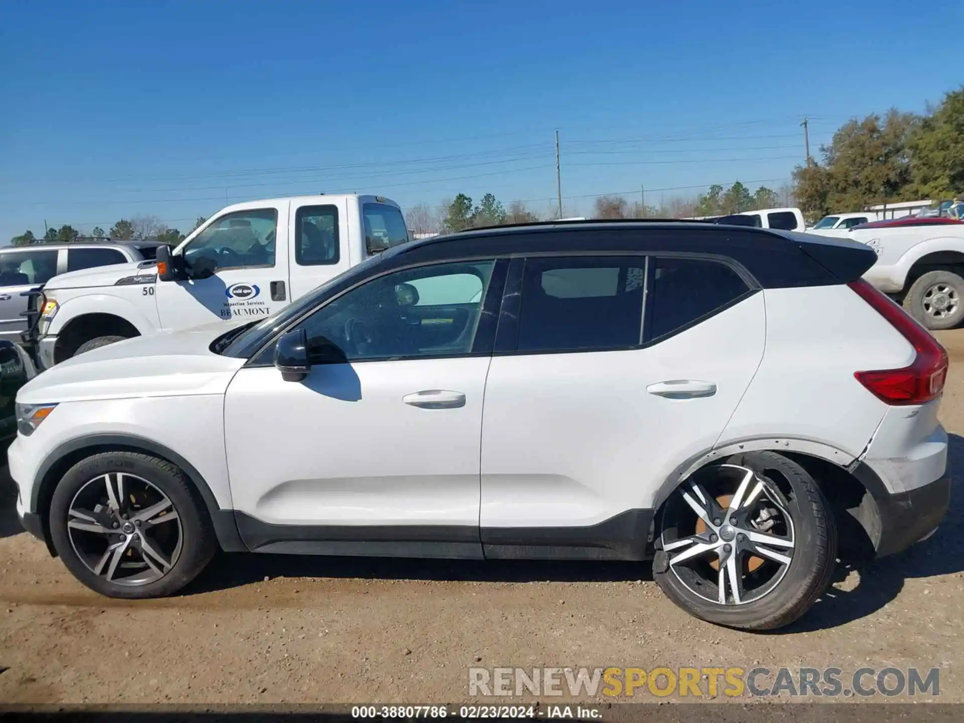 14 Photograph of a damaged car YV4162UM8L2341440 VOLVO XC40 2020