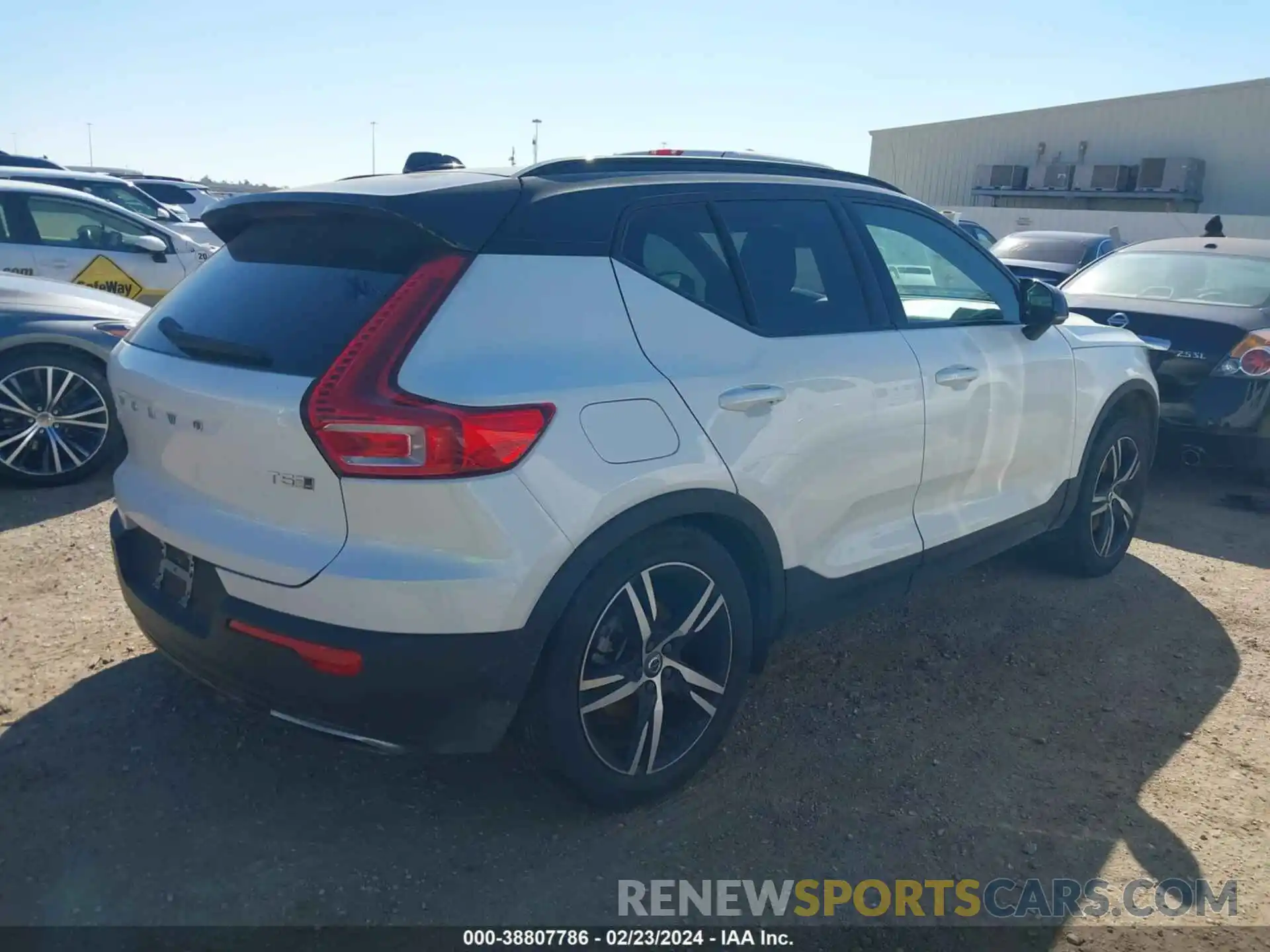 4 Photograph of a damaged car YV4162UM8L2341440 VOLVO XC40 2020