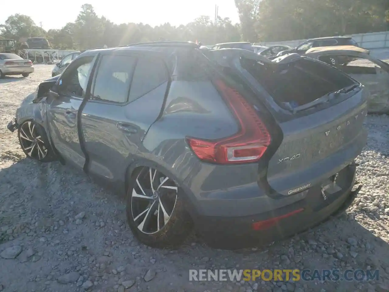 3 Photograph of a damaged car YV4162UM9L2243727 VOLVO XC40 2020