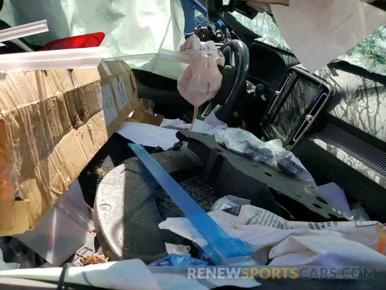 5 Photograph of a damaged car YV4162UM9L2243727 VOLVO XC40 2020