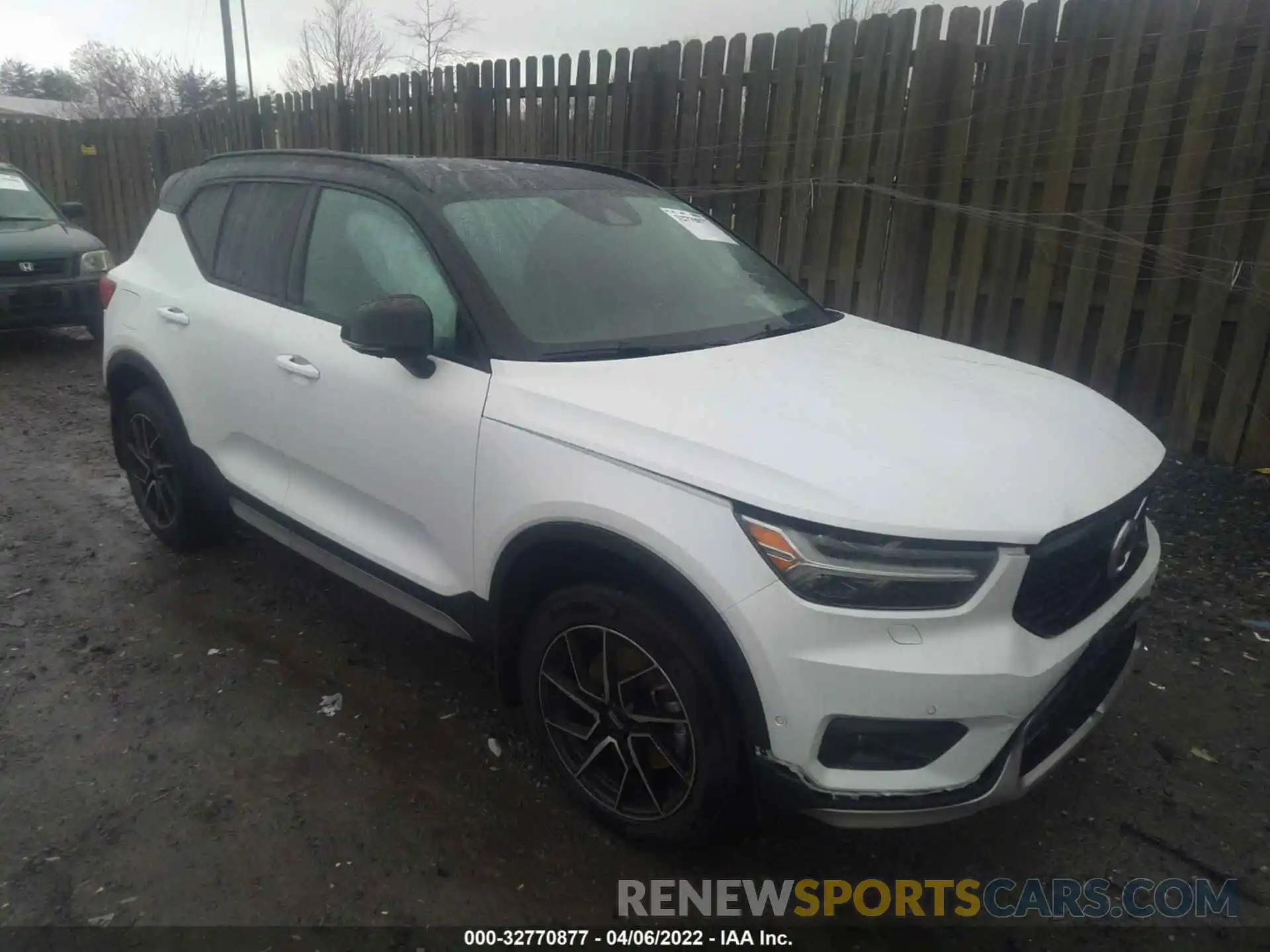 1 Photograph of a damaged car YV4162UM9L2245171 VOLVO XC40 2020