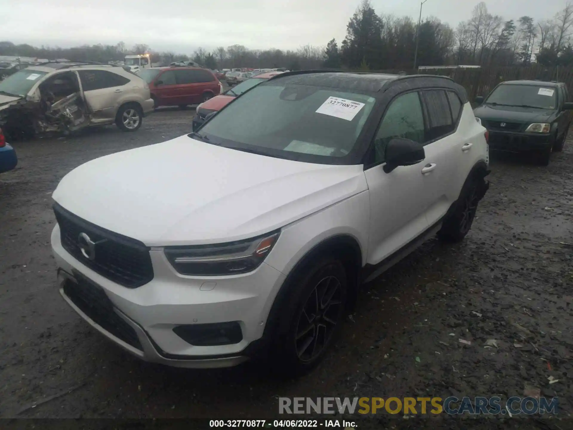 2 Photograph of a damaged car YV4162UM9L2245171 VOLVO XC40 2020