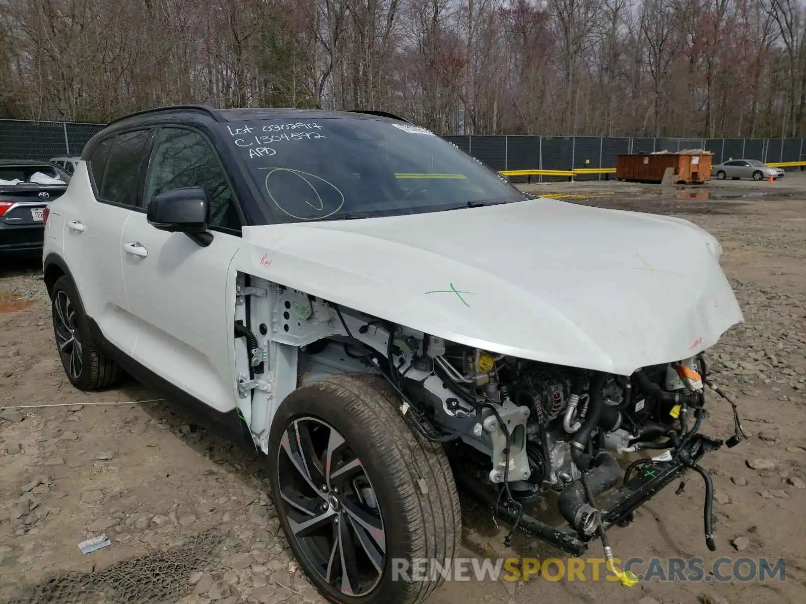 1 Photograph of a damaged car YV4162UM9L2270149 VOLVO XC40 2020