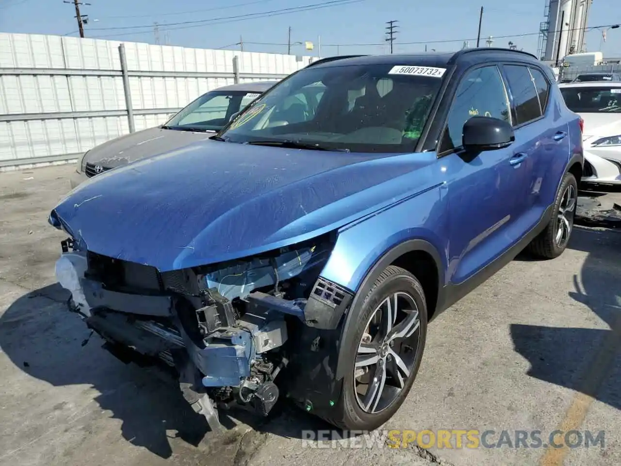 2 Photograph of a damaged car YV4162UM9L2344394 VOLVO XC40 2020