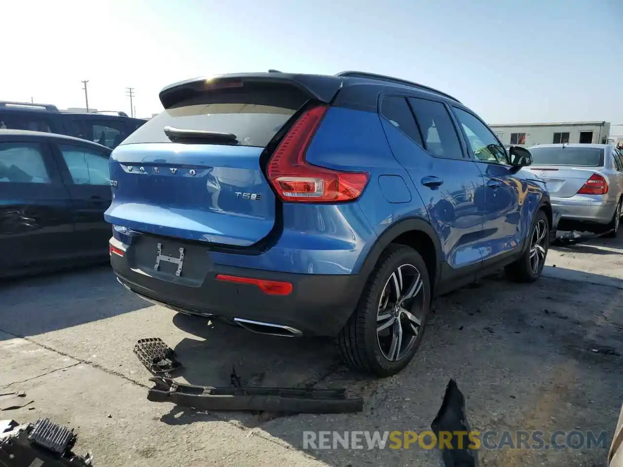 4 Photograph of a damaged car YV4162UM9L2344394 VOLVO XC40 2020