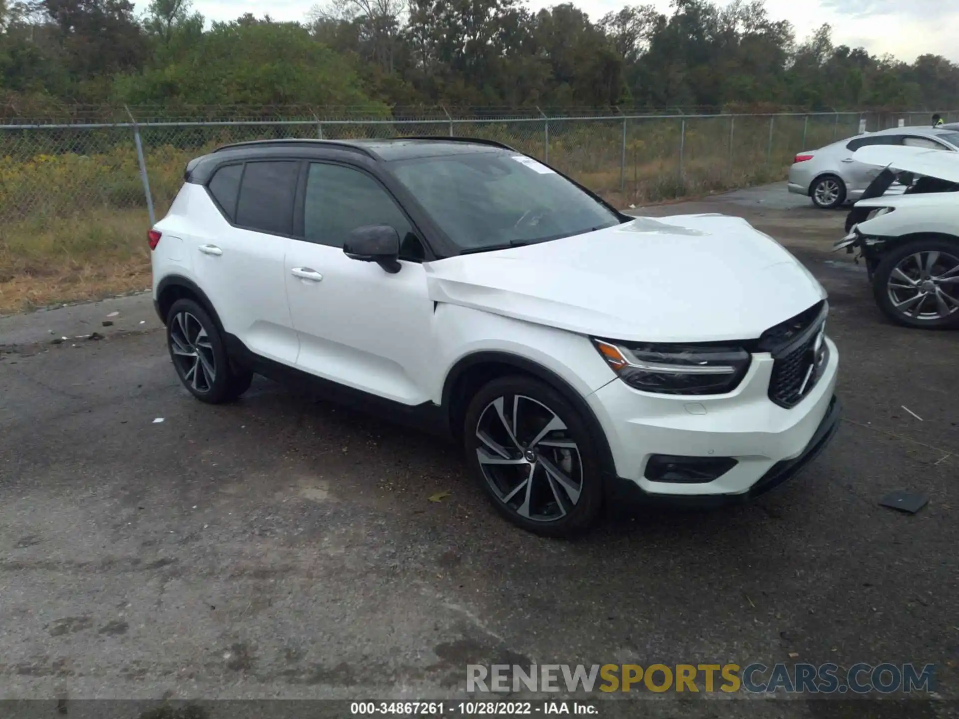 1 Photograph of a damaged car YV4162UMXL2227701 VOLVO XC40 2020