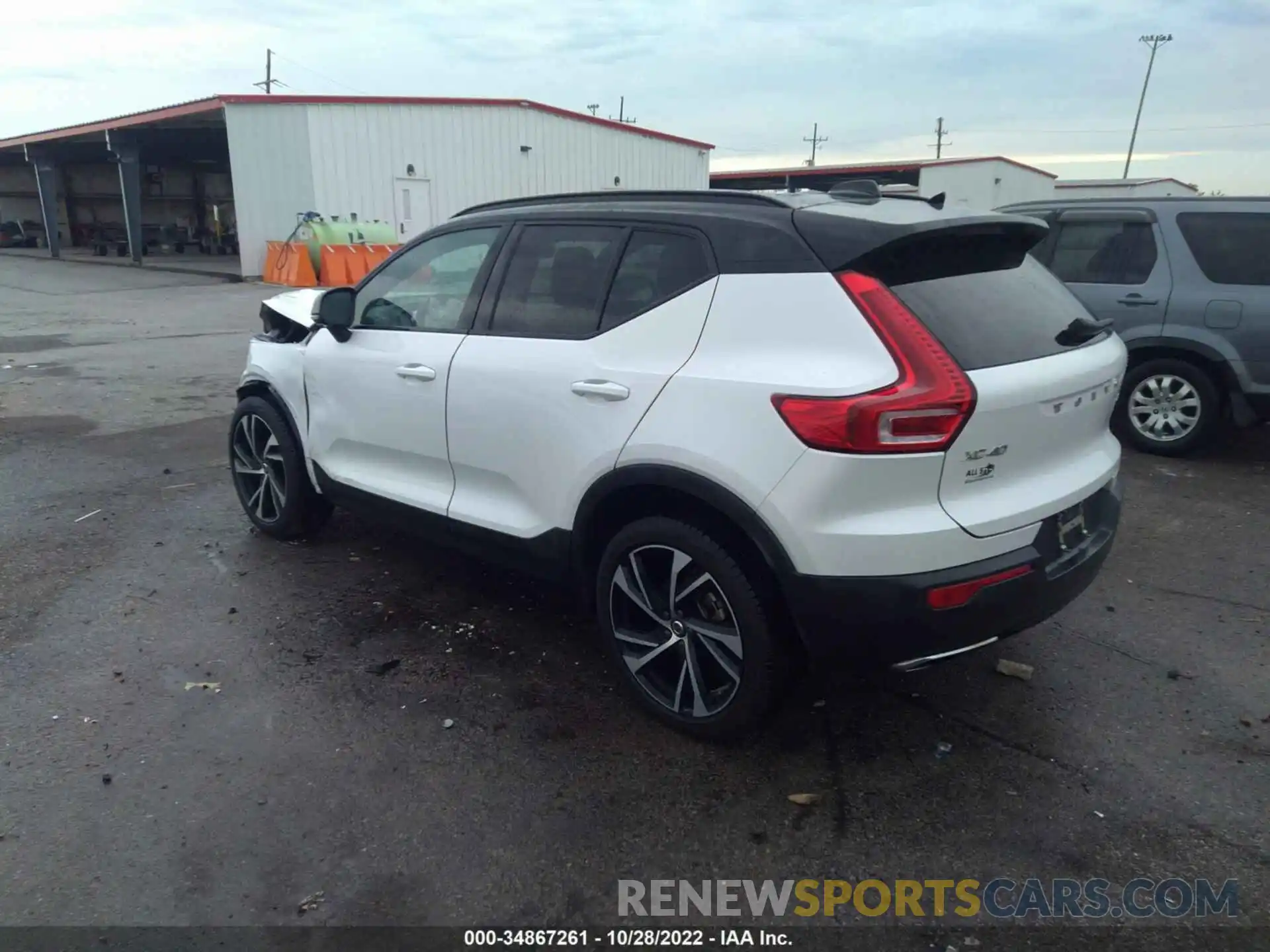 3 Photograph of a damaged car YV4162UMXL2227701 VOLVO XC40 2020