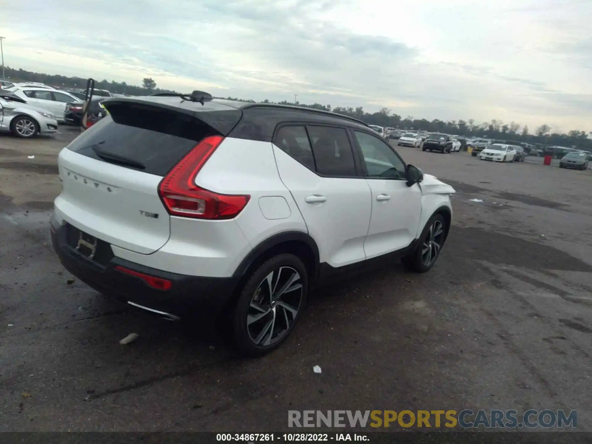 4 Photograph of a damaged car YV4162UMXL2227701 VOLVO XC40 2020