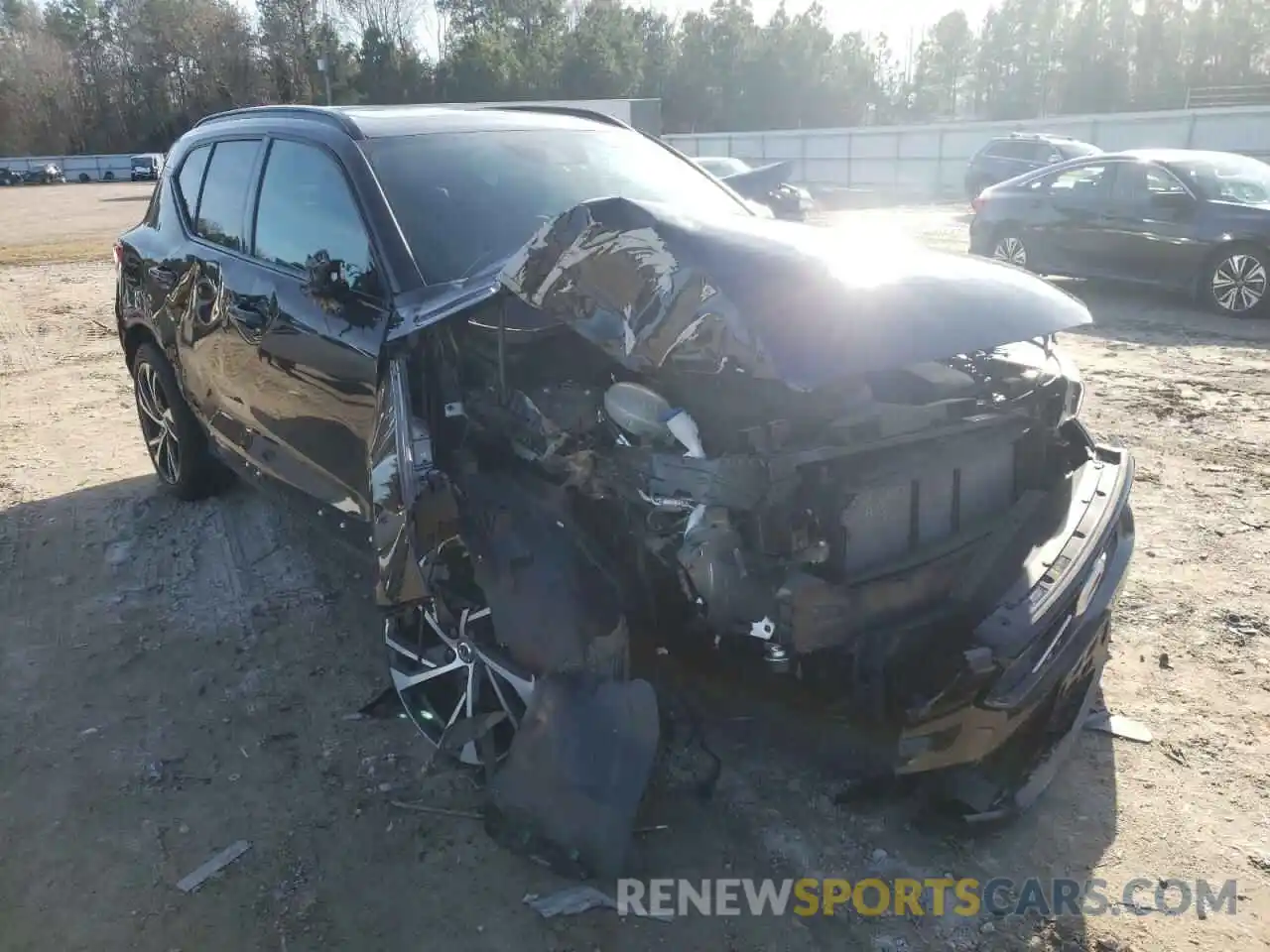 1 Photograph of a damaged car YV4162UMXL2231148 VOLVO XC40 2020