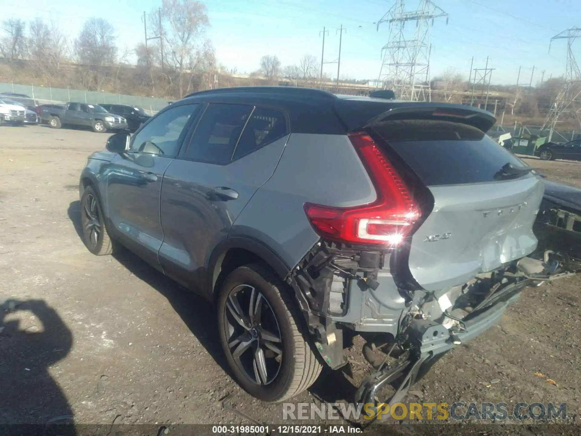 3 Photograph of a damaged car YV4162UMXL2243459 VOLVO XC40 2020