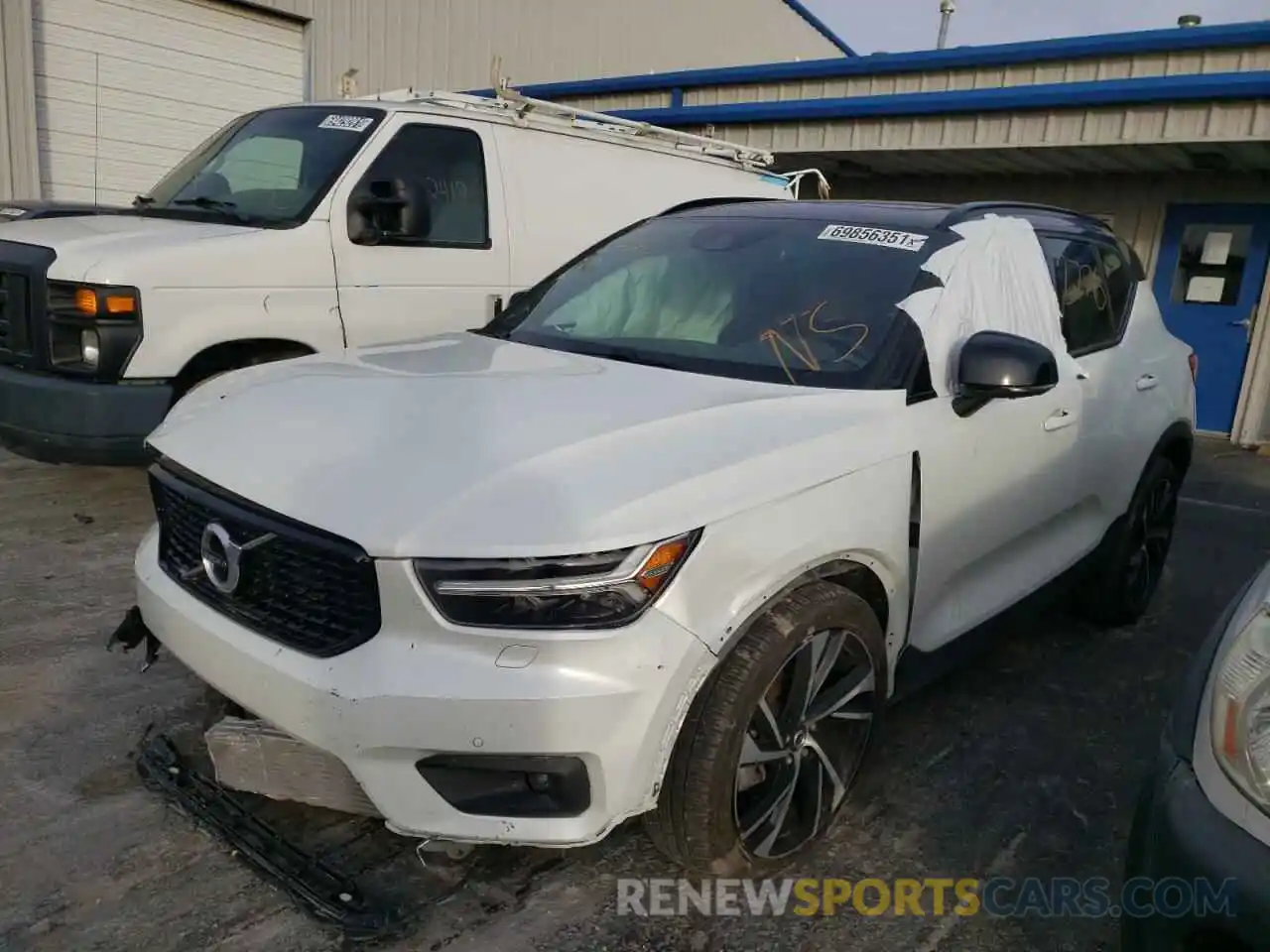 2 Photograph of a damaged car YV4162UMXL2252078 VOLVO XC40 2020