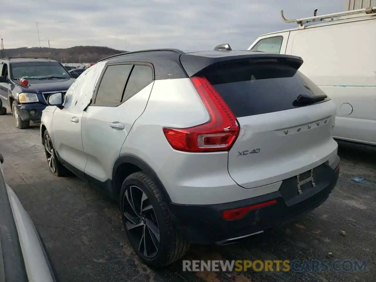 3 Photograph of a damaged car YV4162UMXL2252078 VOLVO XC40 2020