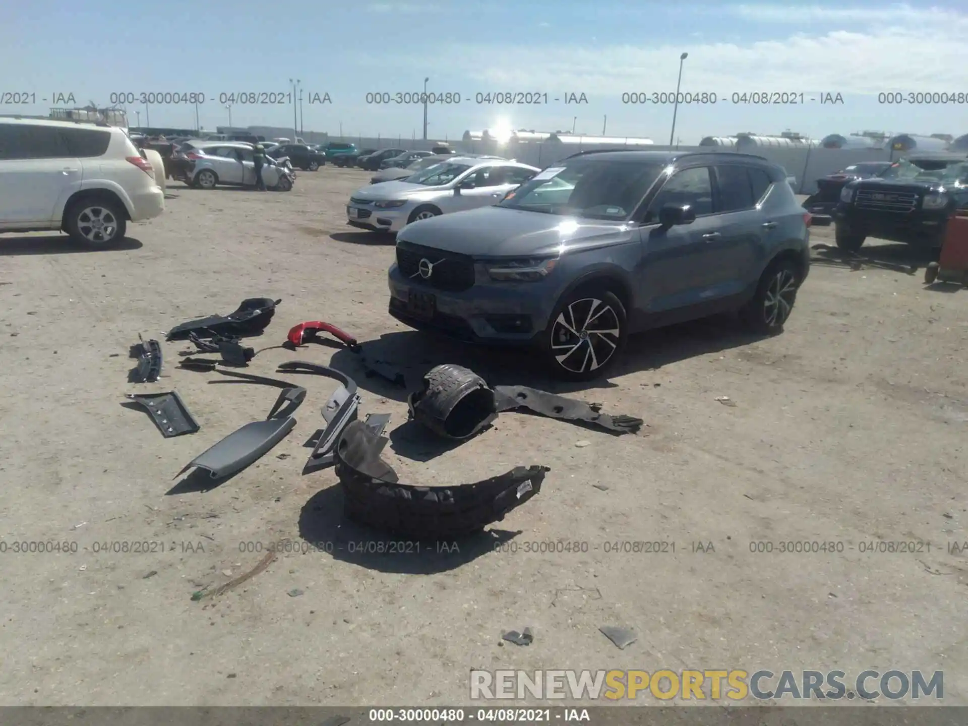 2 Photograph of a damaged car YV4162UMXL2333789 VOLVO XC40 2020