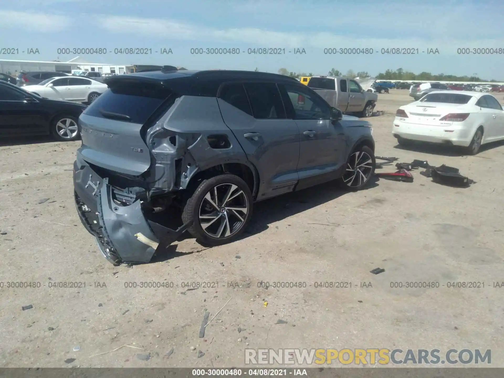 4 Photograph of a damaged car YV4162UMXL2333789 VOLVO XC40 2020