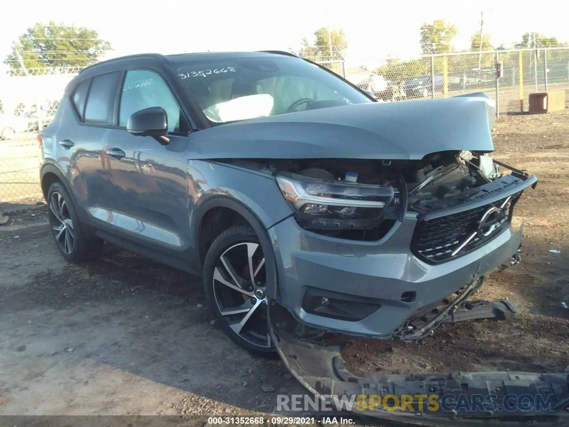 1 Photograph of a damaged car YV4162UMXL2334716 VOLVO XC40 2020