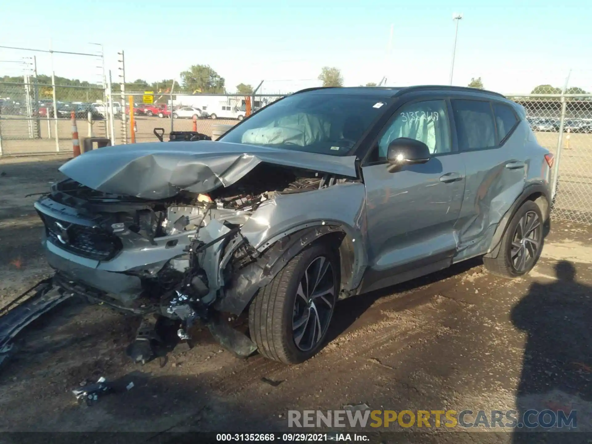 2 Photograph of a damaged car YV4162UMXL2334716 VOLVO XC40 2020