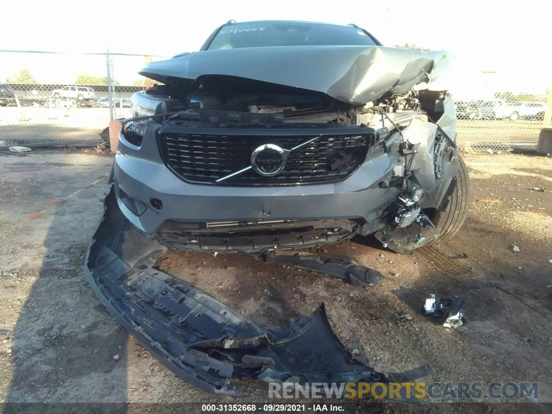 6 Photograph of a damaged car YV4162UMXL2334716 VOLVO XC40 2020