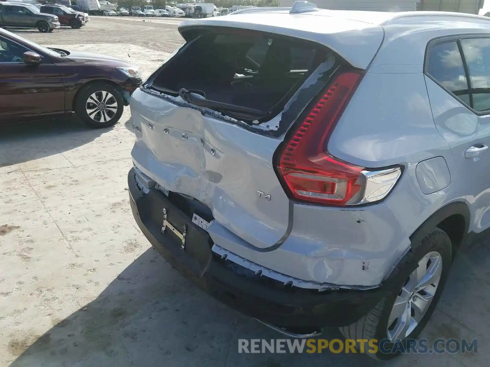 9 Photograph of a damaged car YV4AC2HK0L2205742 VOLVO XC40 2020