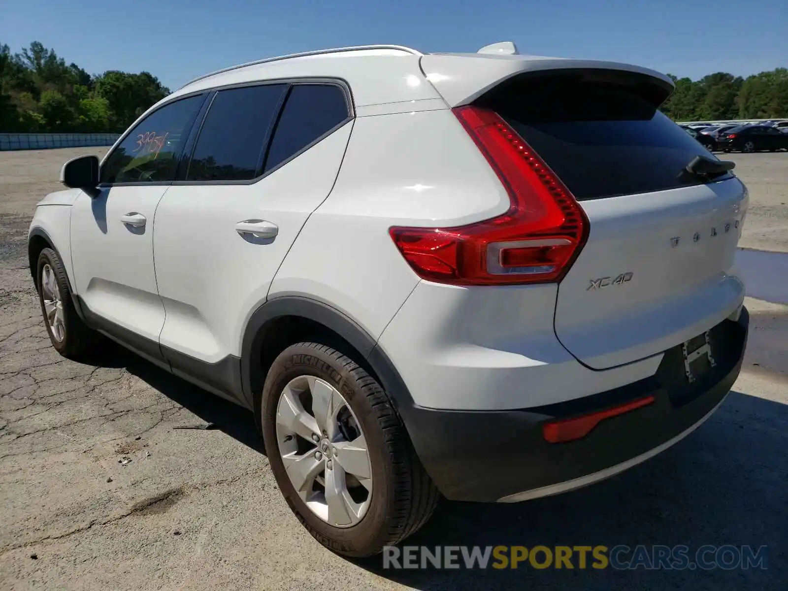 3 Photograph of a damaged car YV4AC2HK1L2264833 VOLVO XC40 2020