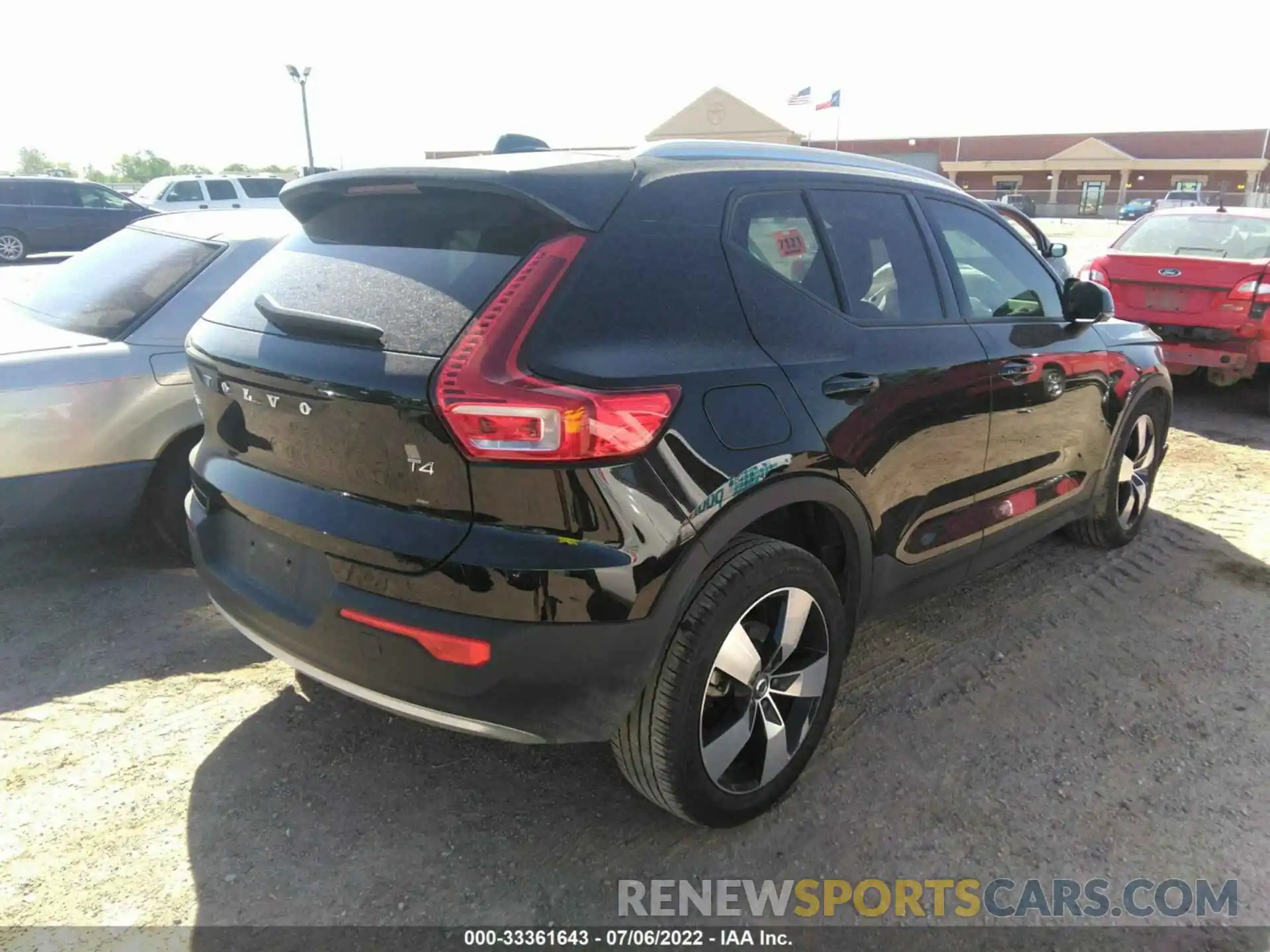 4 Photograph of a damaged car YV4AC2HK2L2261049 VOLVO XC40 2020