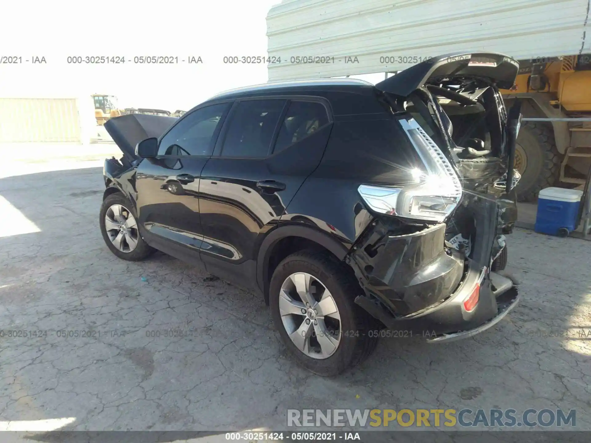 3 Photograph of a damaged car YV4AC2HK3L2171392 VOLVO XC40 2020