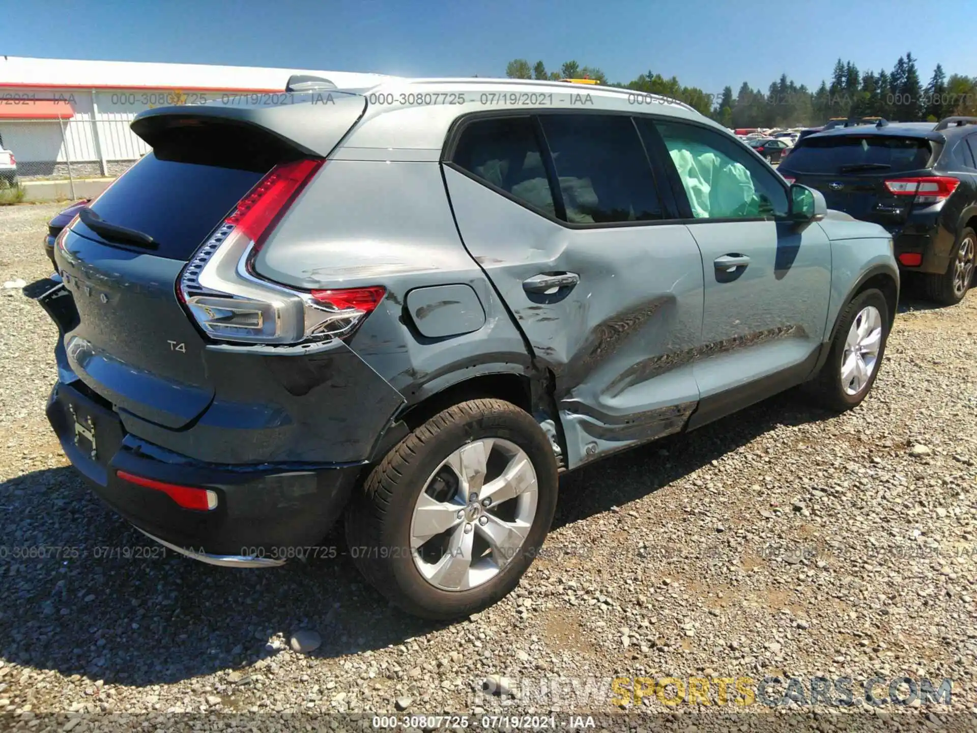 4 Photograph of a damaged car YV4AC2HK3L2228996 VOLVO XC40 2020