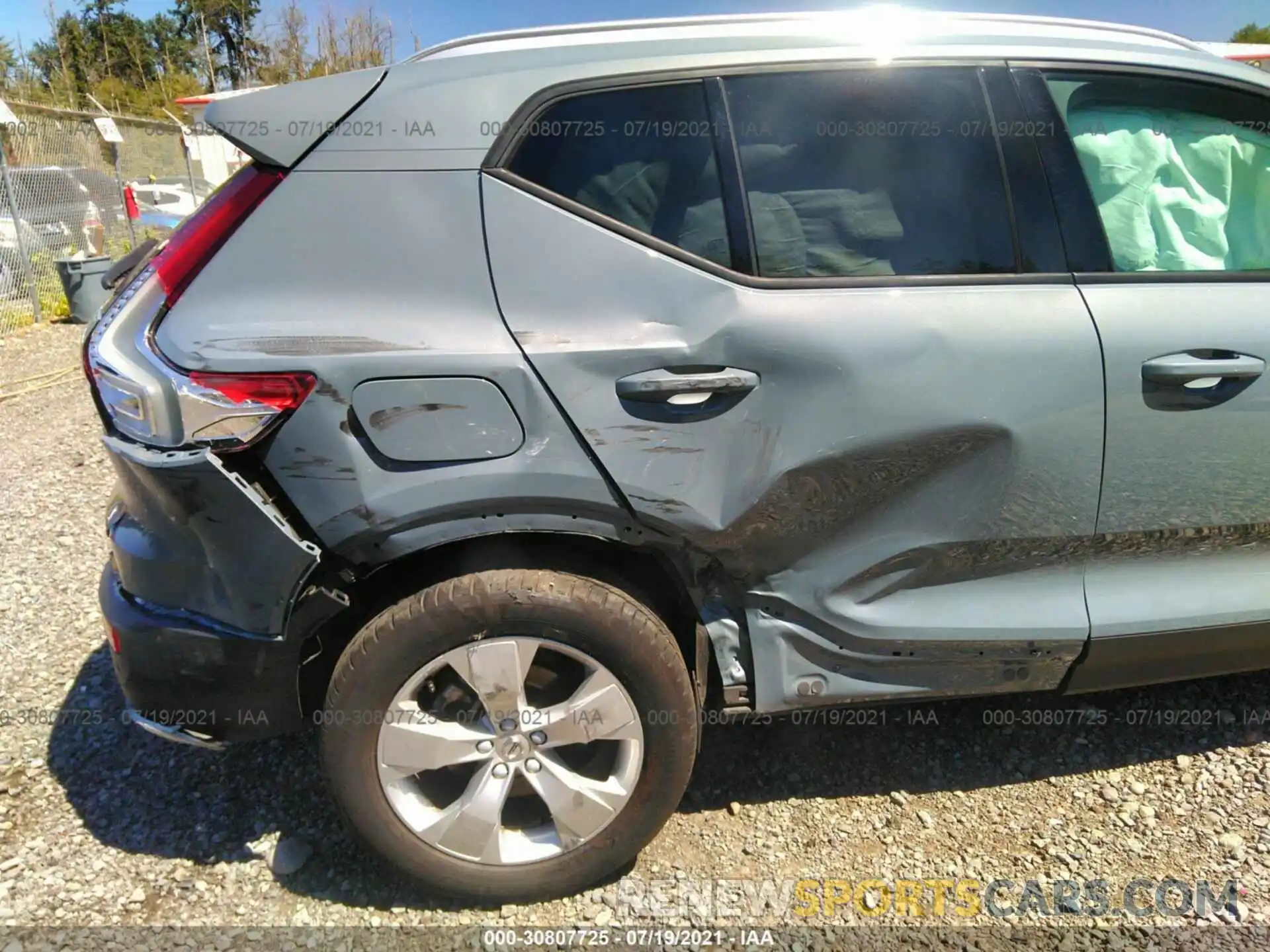 6 Photograph of a damaged car YV4AC2HK3L2228996 VOLVO XC40 2020