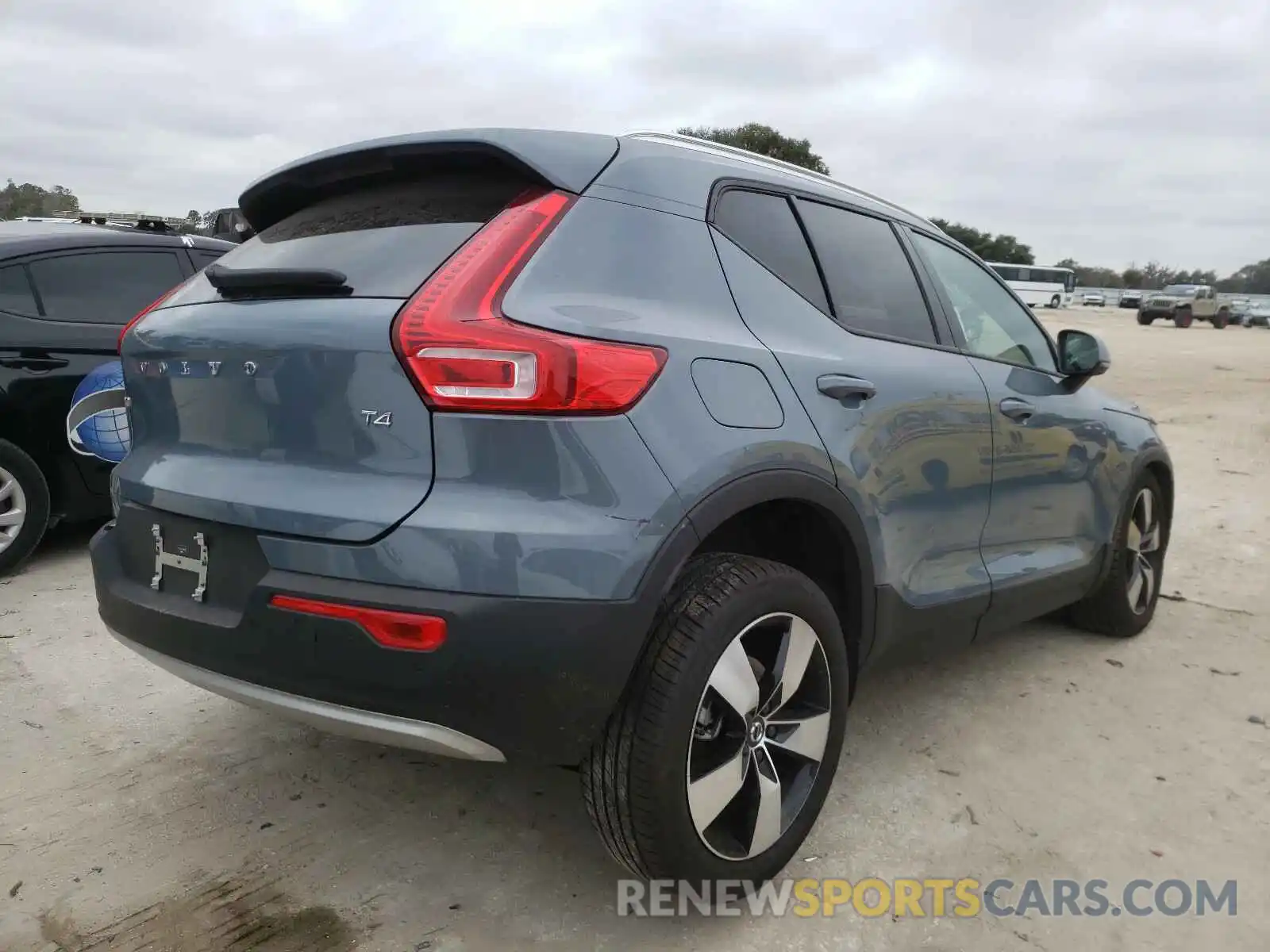 4 Photograph of a damaged car YV4AC2HK3L2309416 VOLVO XC40 2020