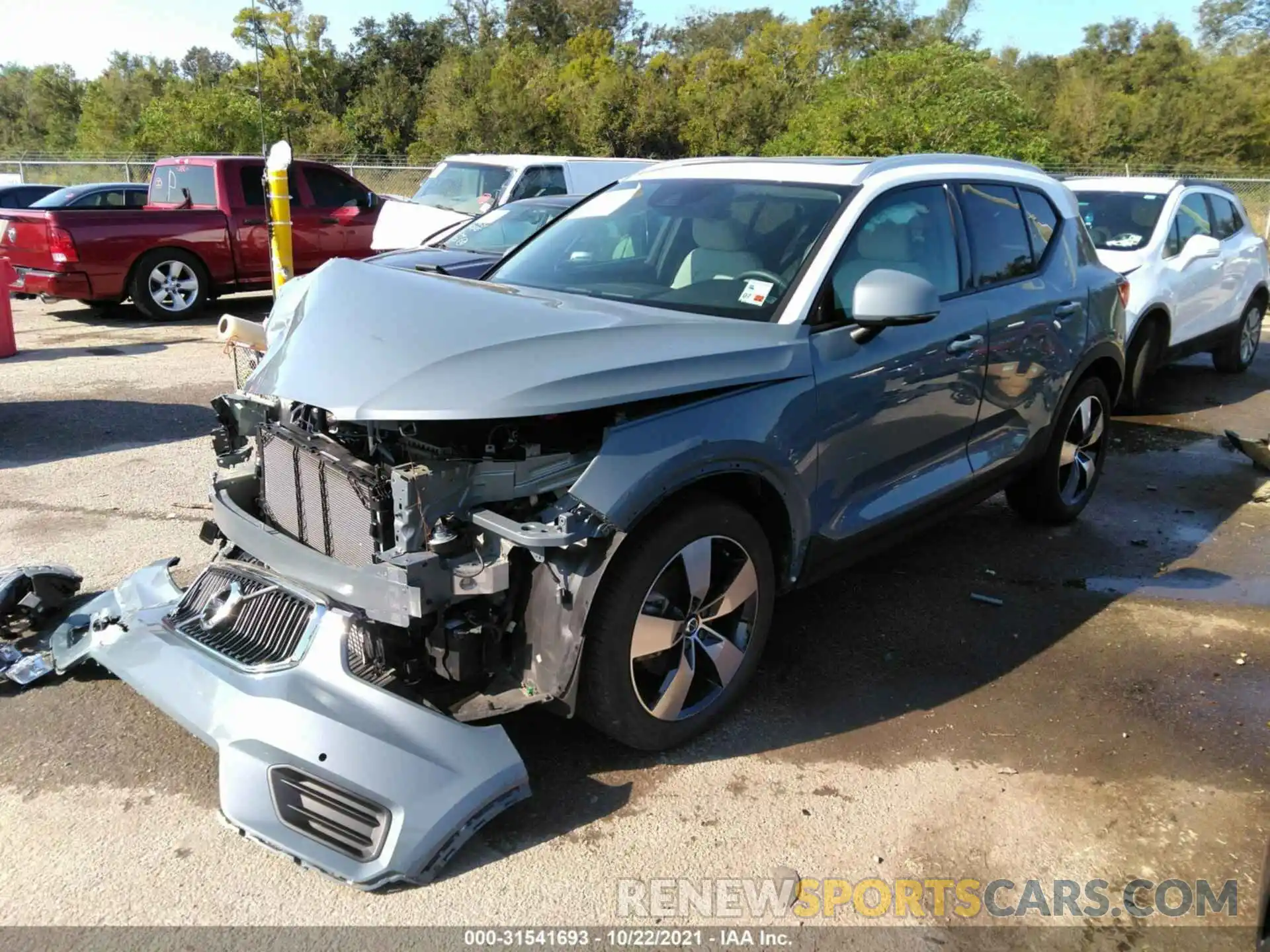 2 Photograph of a damaged car YV4AC2HK5L2305013 VOLVO XC40 2020