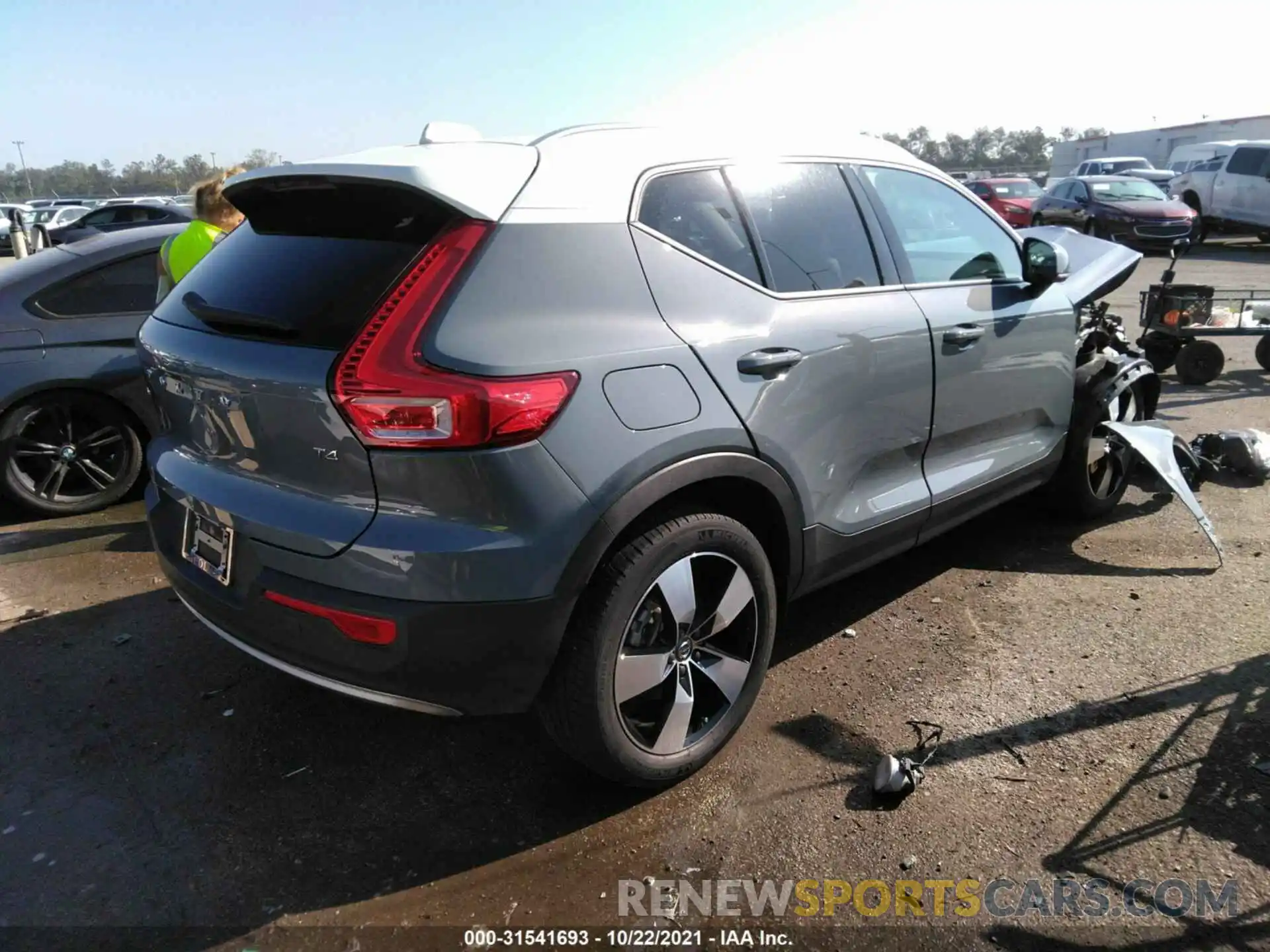 4 Photograph of a damaged car YV4AC2HK5L2305013 VOLVO XC40 2020