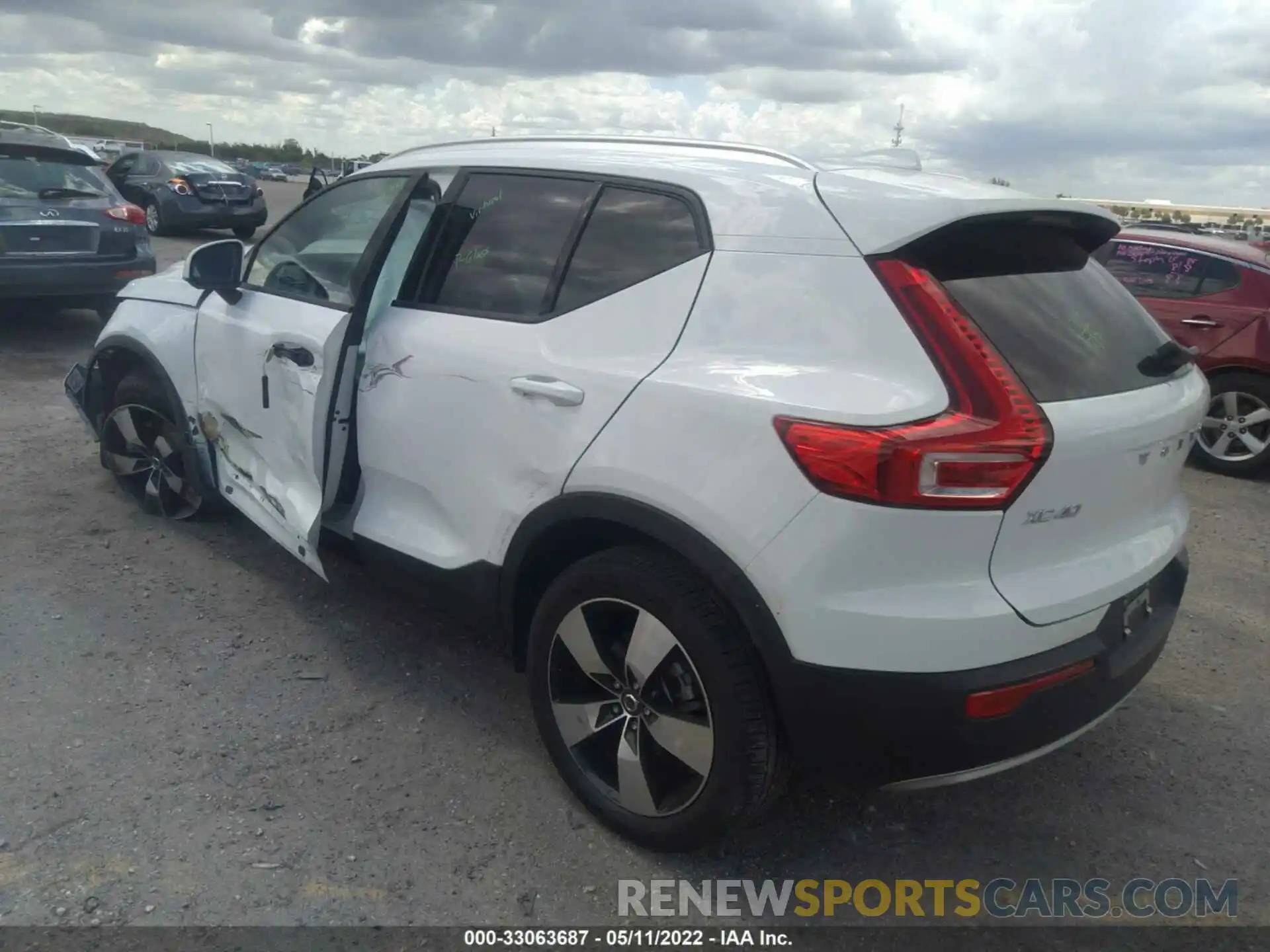 3 Photograph of a damaged car YV4AC2HK6L2338733 VOLVO XC40 2020