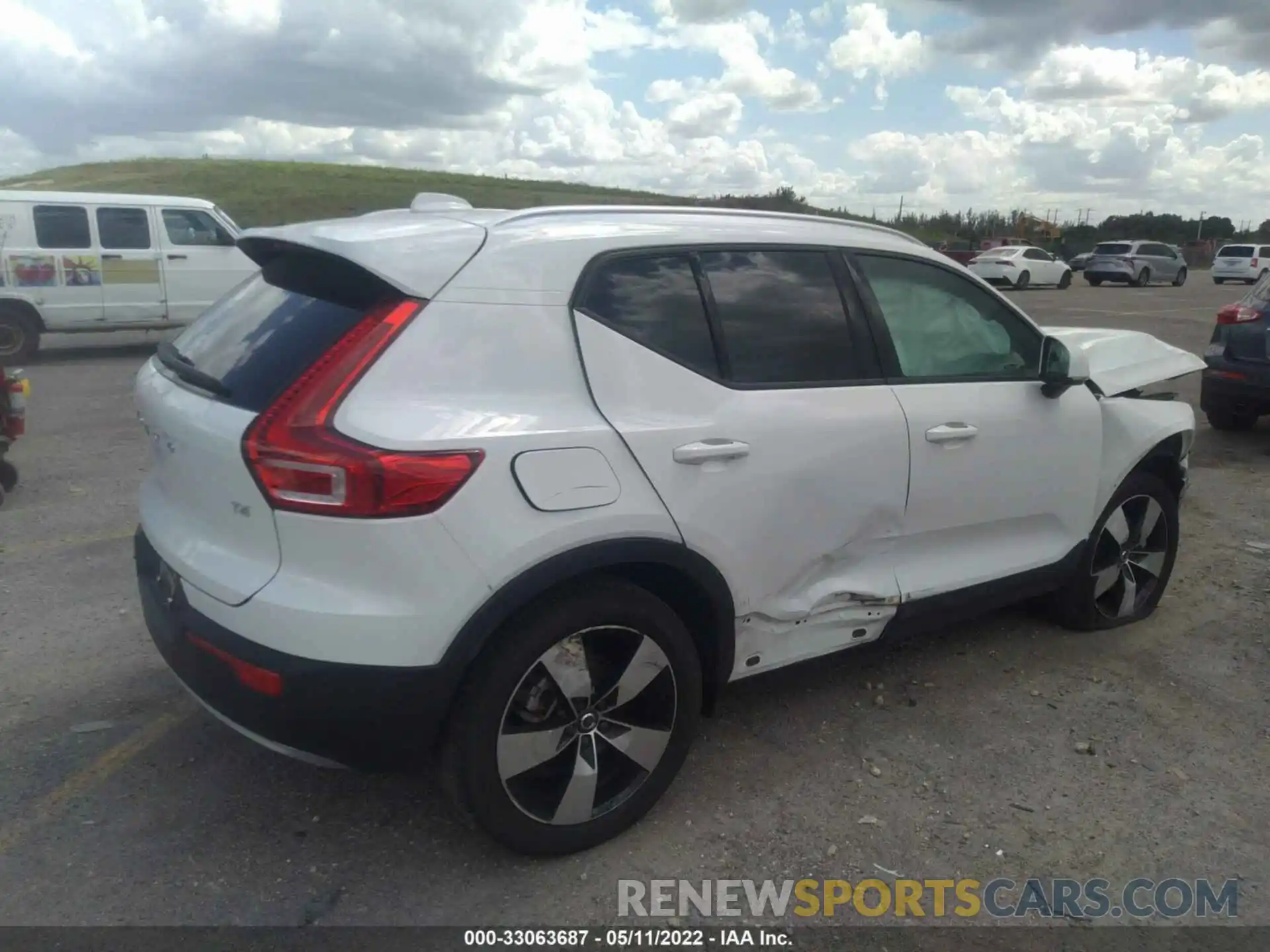 4 Photograph of a damaged car YV4AC2HK6L2338733 VOLVO XC40 2020