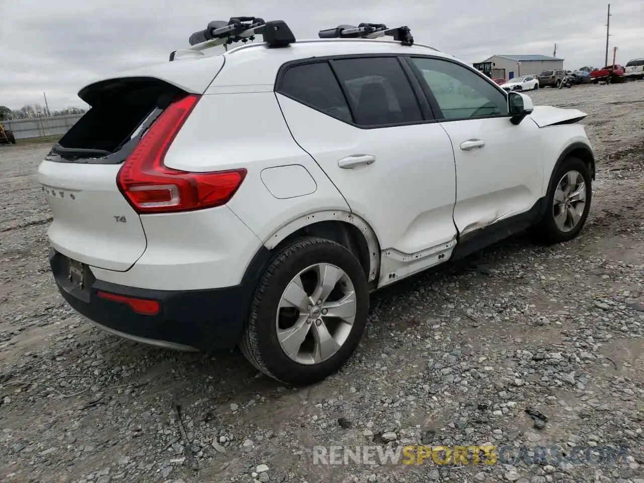 4 Photograph of a damaged car YV4AC2HK9L2224788 VOLVO XC40 2020