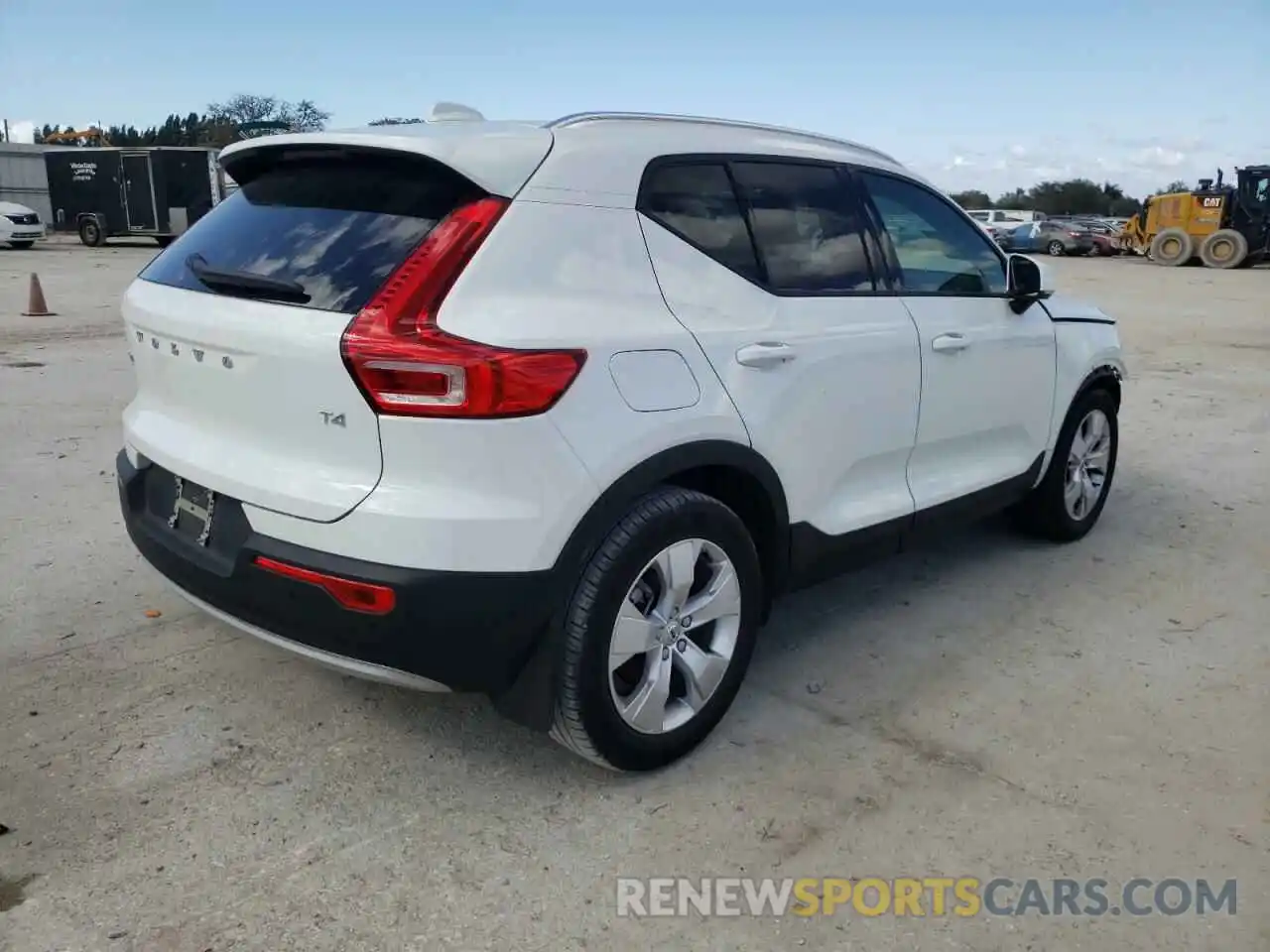 4 Photograph of a damaged car YV4AC2HK9L2224824 VOLVO XC40 2020