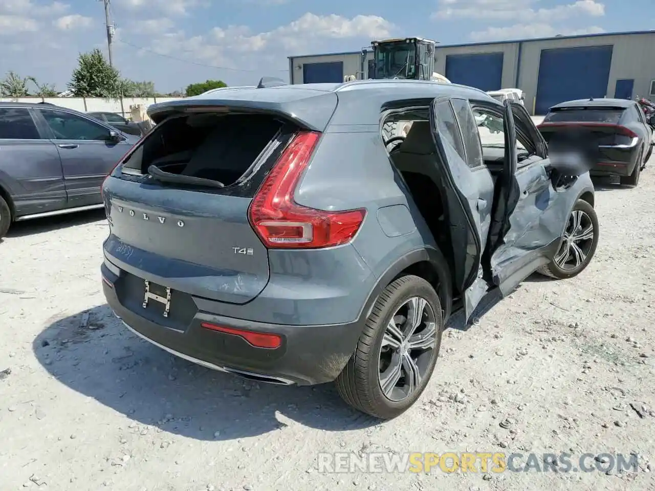 4 Photograph of a damaged car YV4AC2HL0L2283141 VOLVO XC40 2020