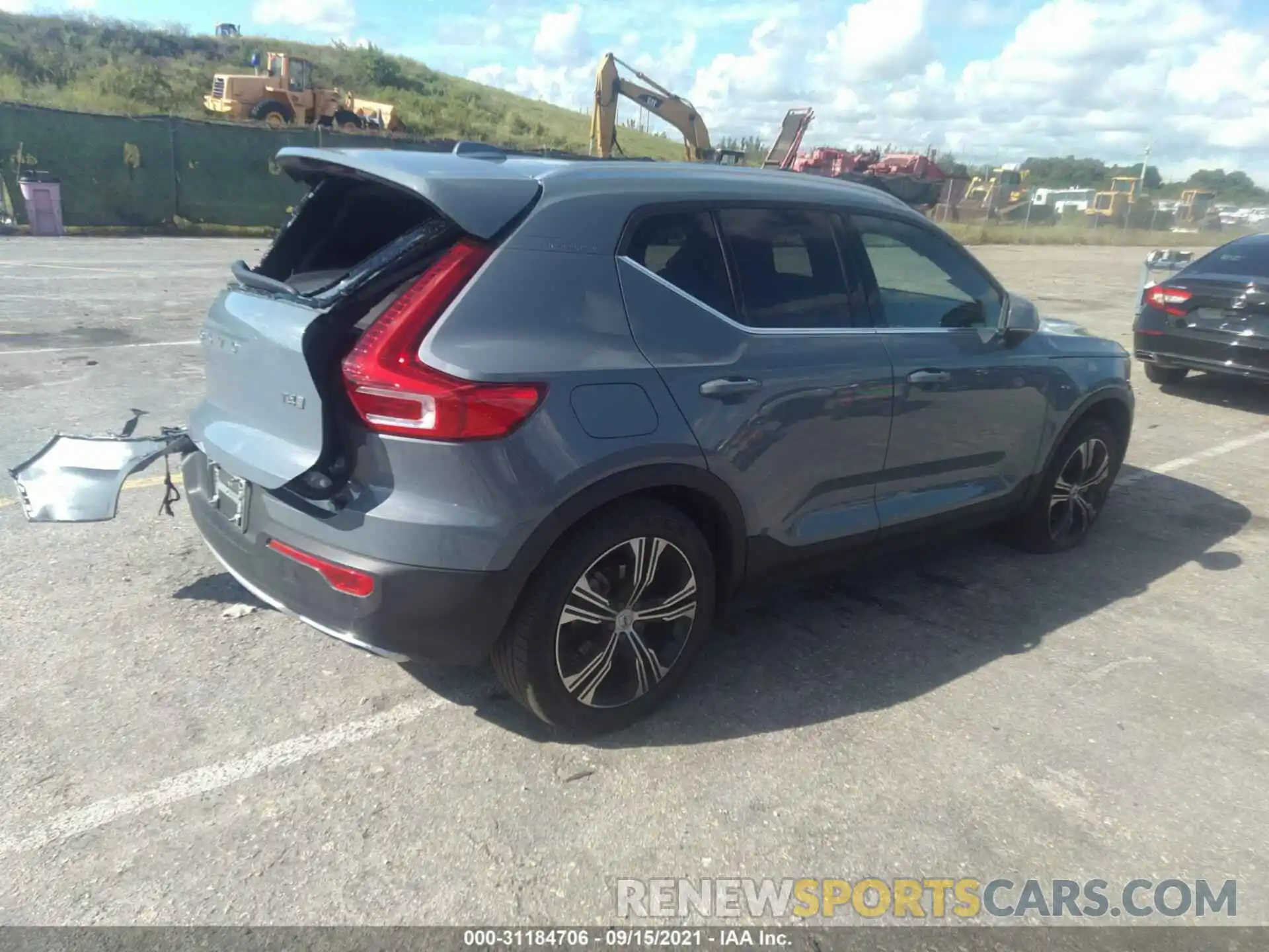 4 Photograph of a damaged car YV4AC2HL5L2330826 VOLVO XC40 2020