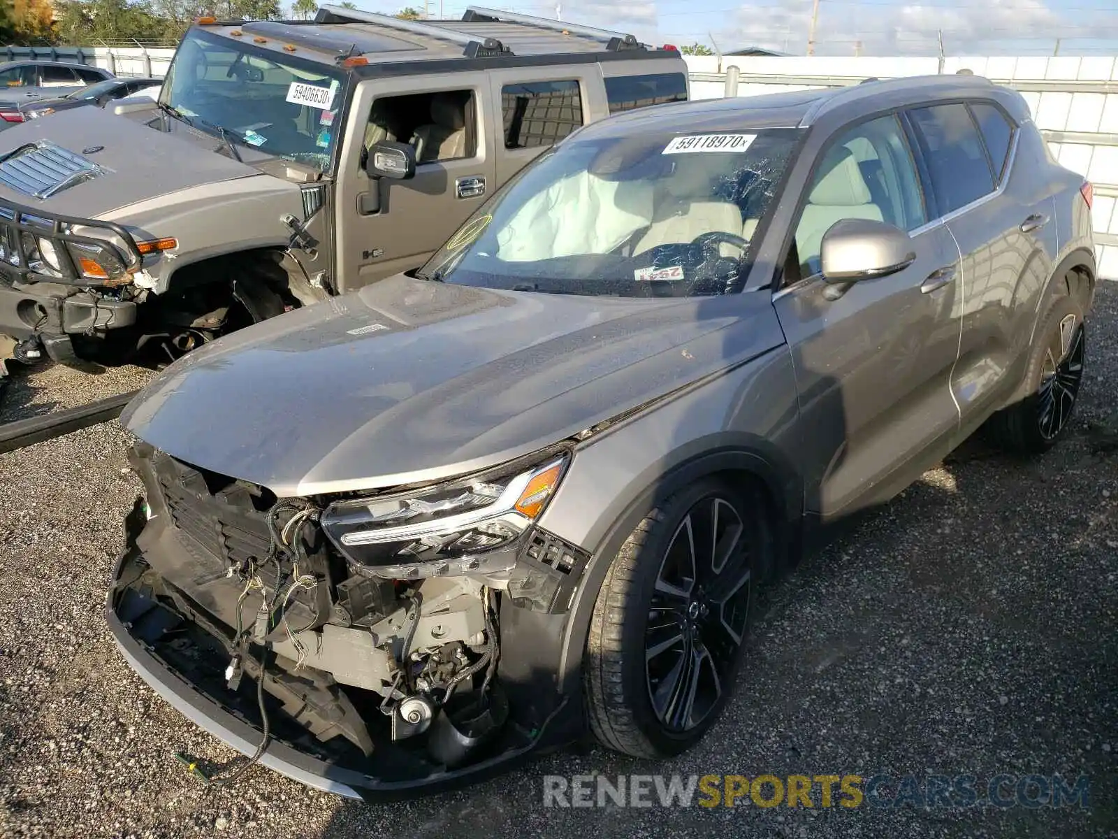 2 Photograph of a damaged car YV4AC2HL9L2171549 VOLVO XC40 2020