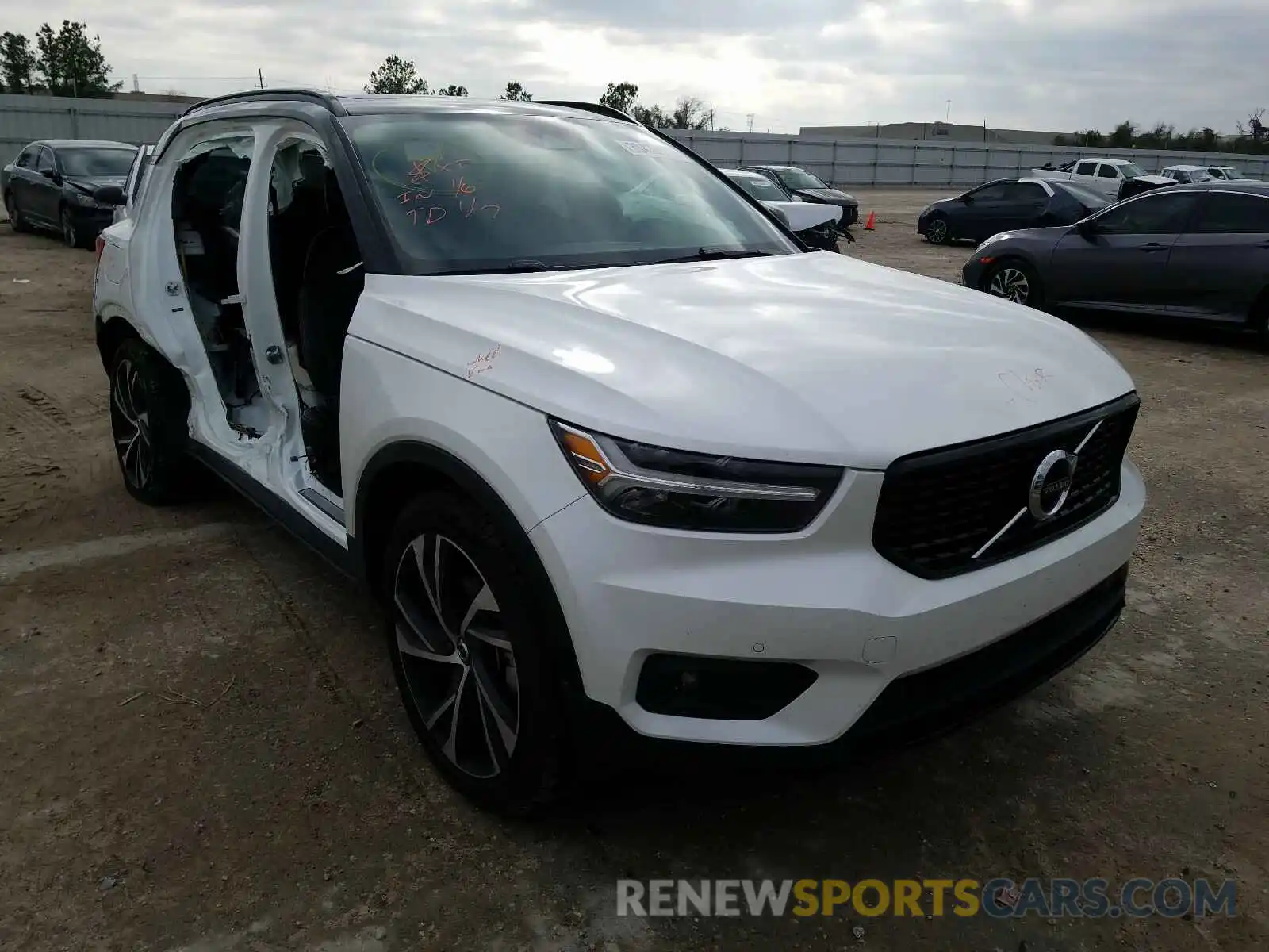 1 Photograph of a damaged car YV4AC2HM0L2306572 VOLVO XC40 2020