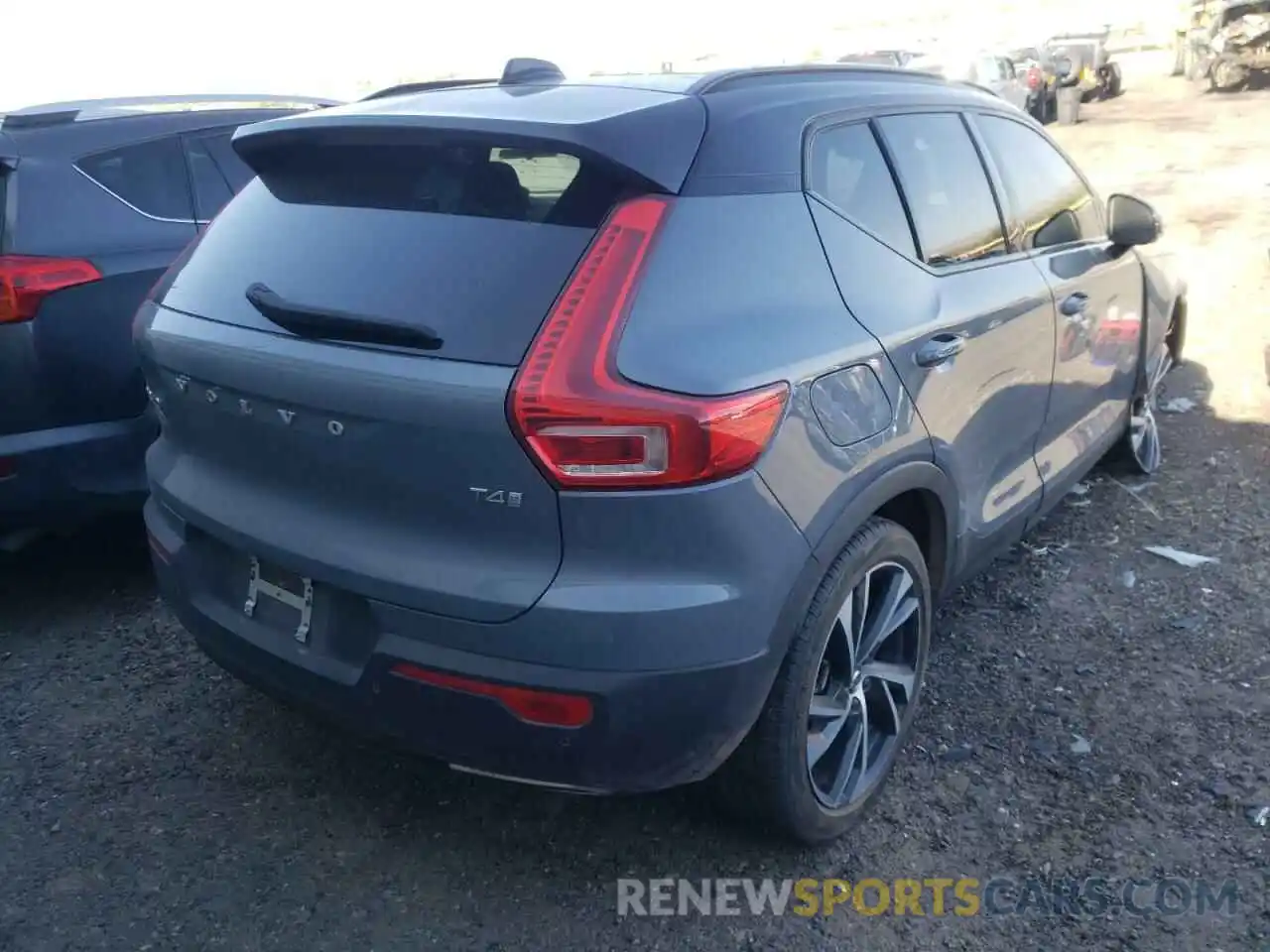 4 Photograph of a damaged car YV4AC2HM1L2338902 VOLVO XC40 2020