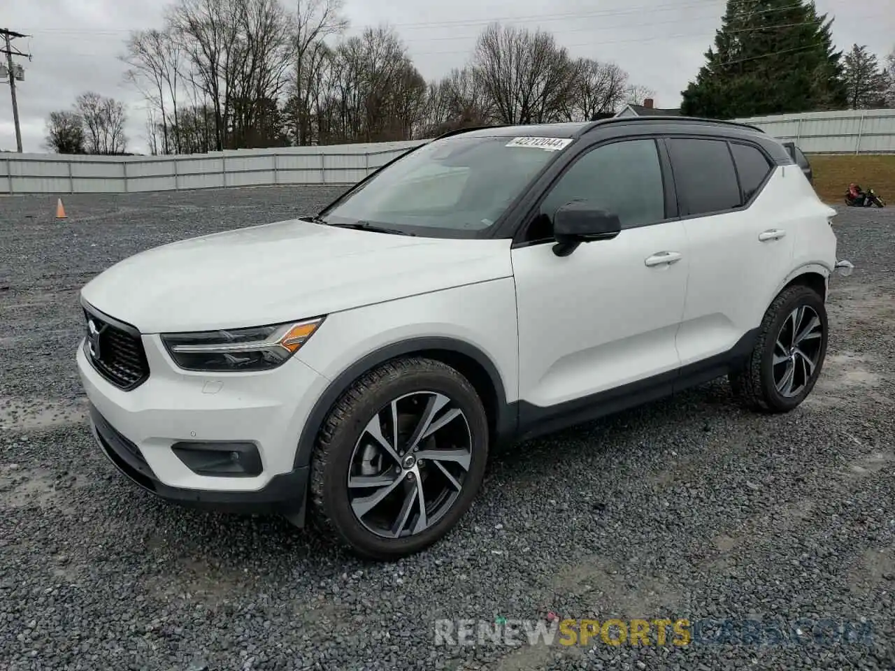 1 Photograph of a damaged car YV4AC2HM2L2323955 VOLVO XC40 2020